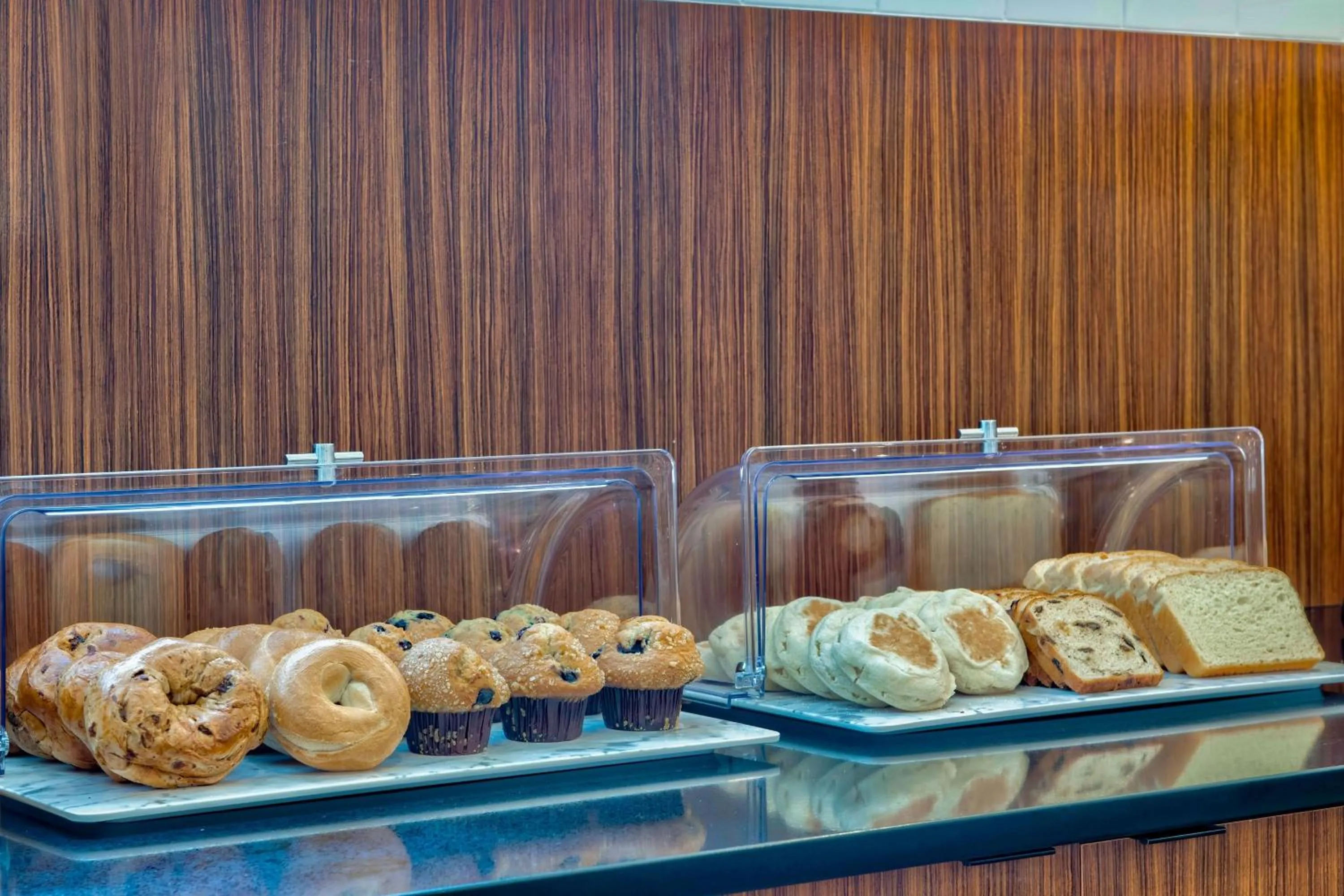 Breakfast in Fairfield Inn & Suites by Marriott Greenwood