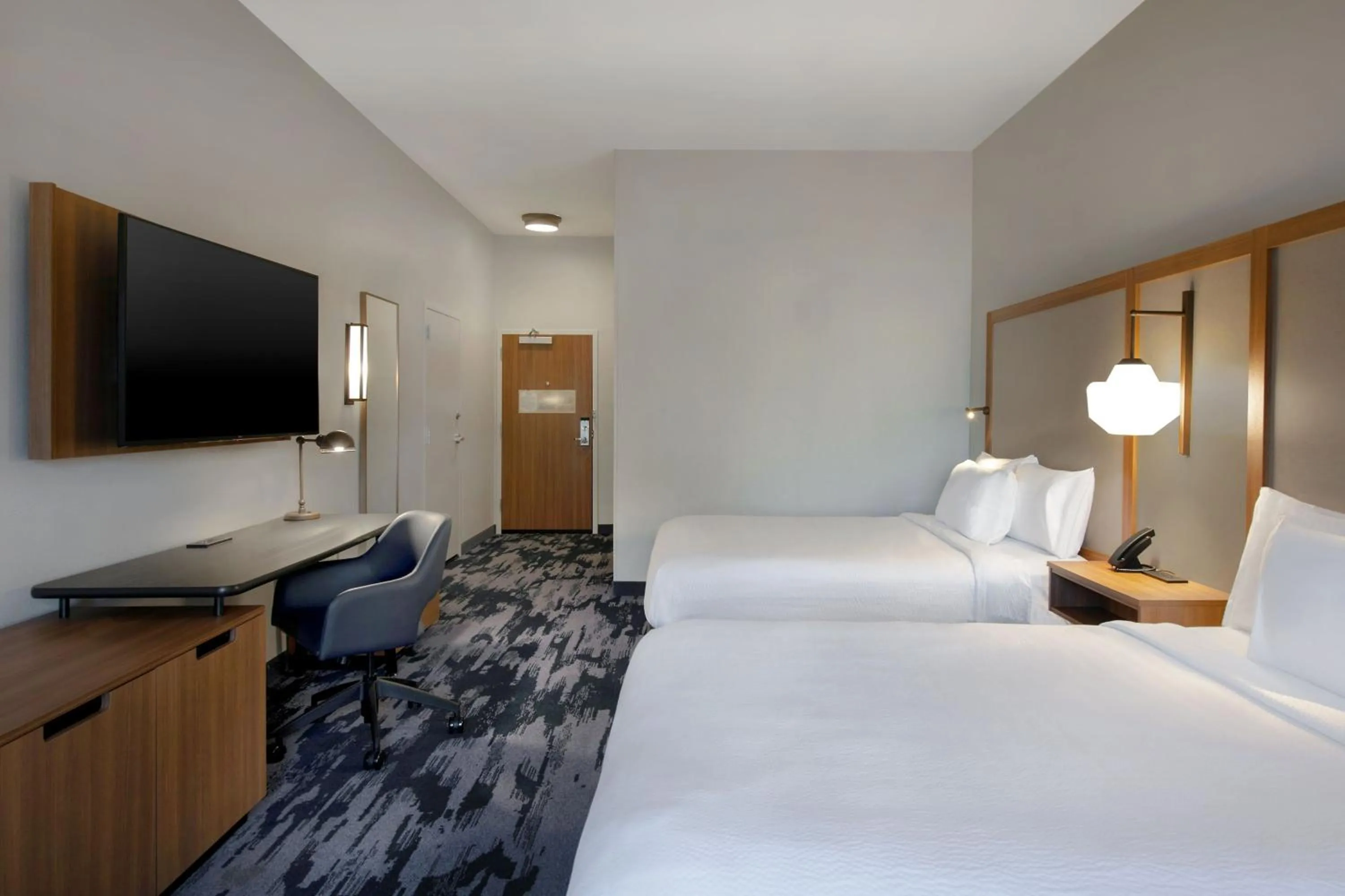 Photo of the whole room, Bed in Fairfield Inn & Suites by Marriott Greenwood