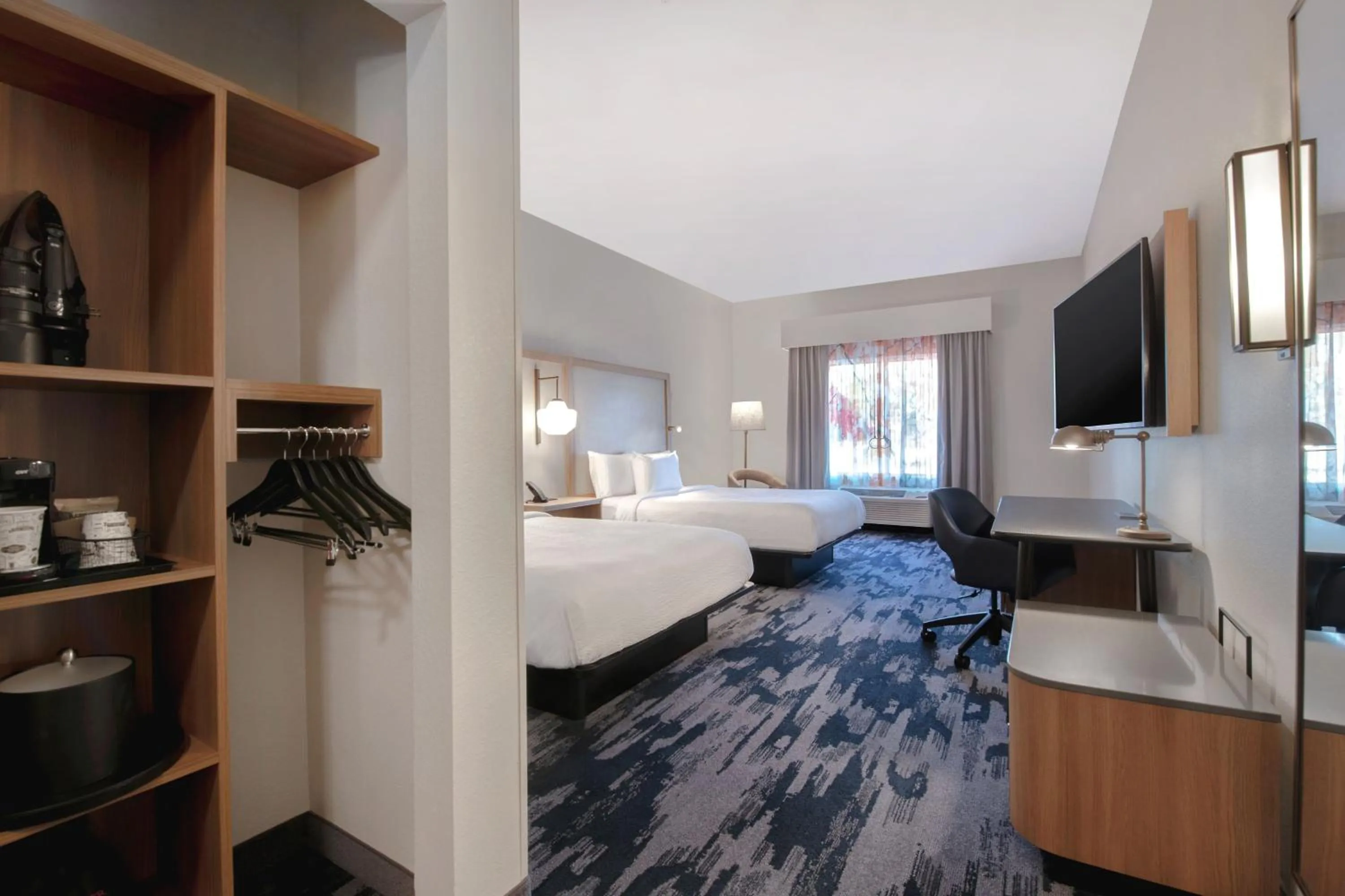 Photo of the whole room, Bed in Fairfield Inn & Suites by Marriott Greenwood