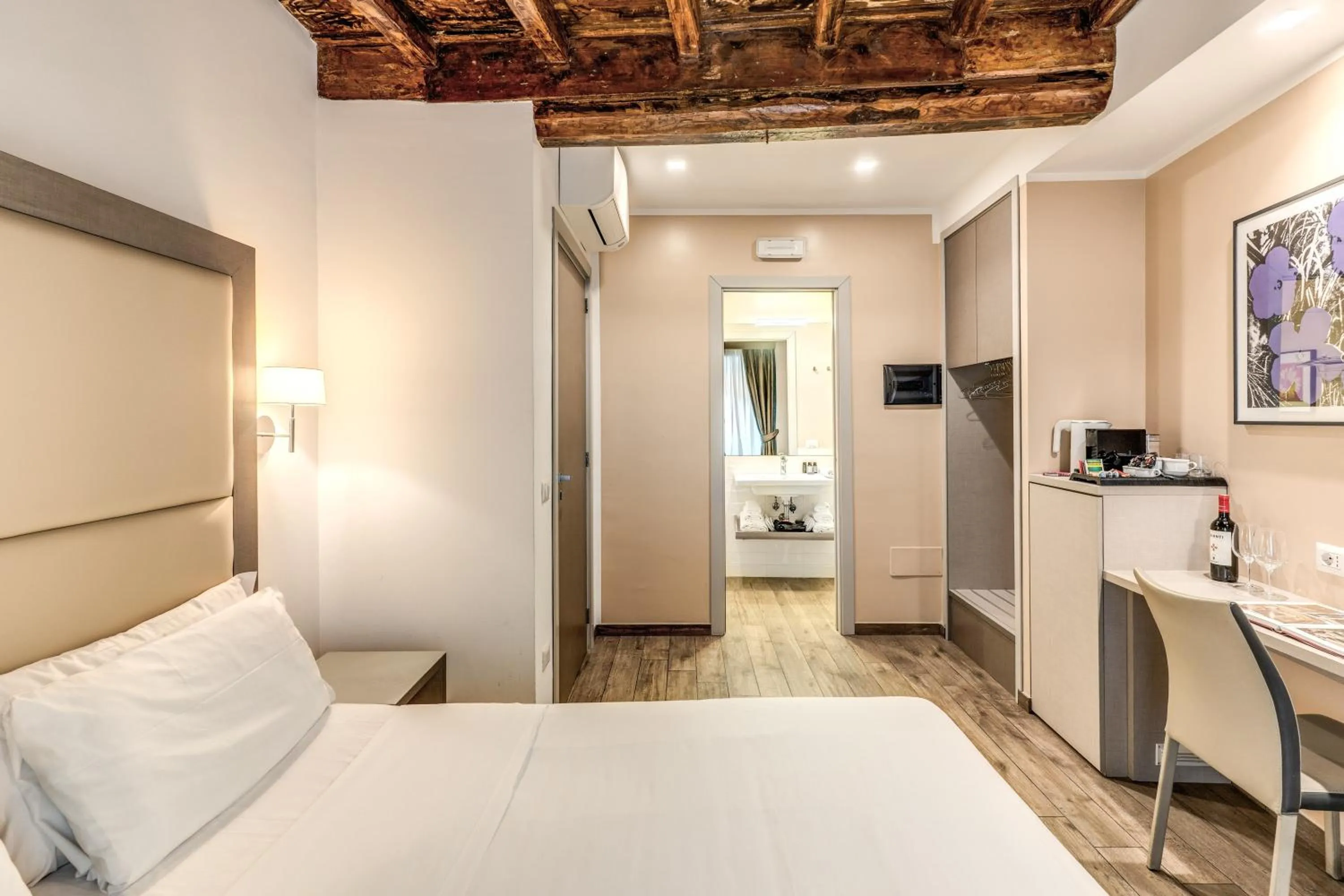 Bedroom, Bed in Reginella Suites