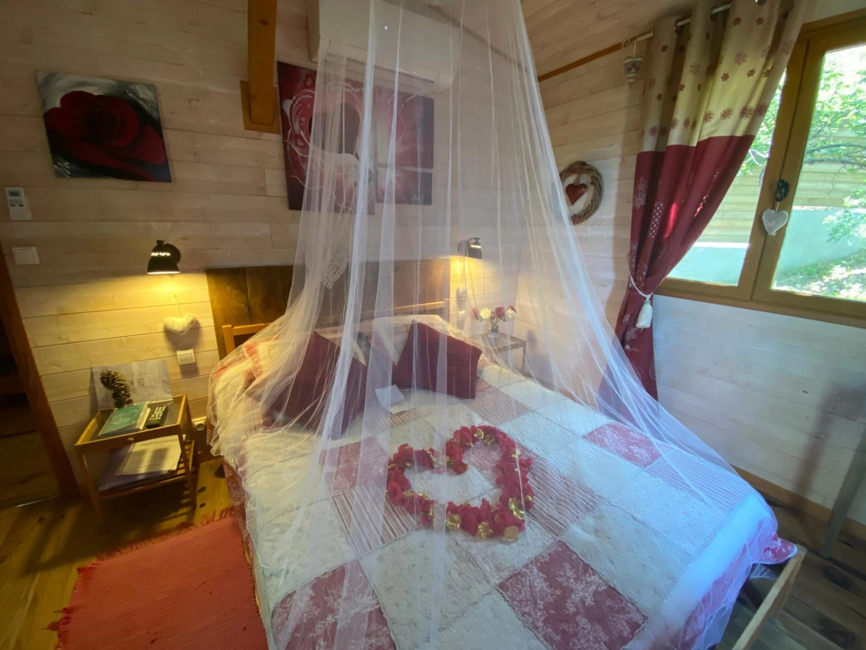 Bed in La cabane des amoureux