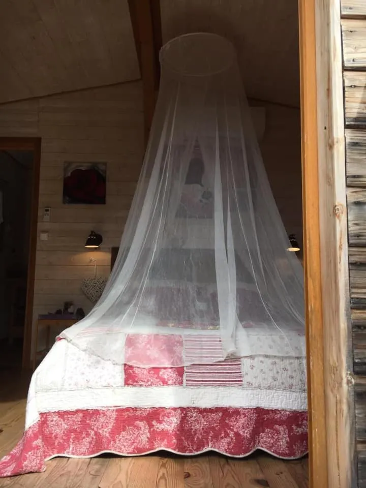 Bed in La cabane des amoureux
