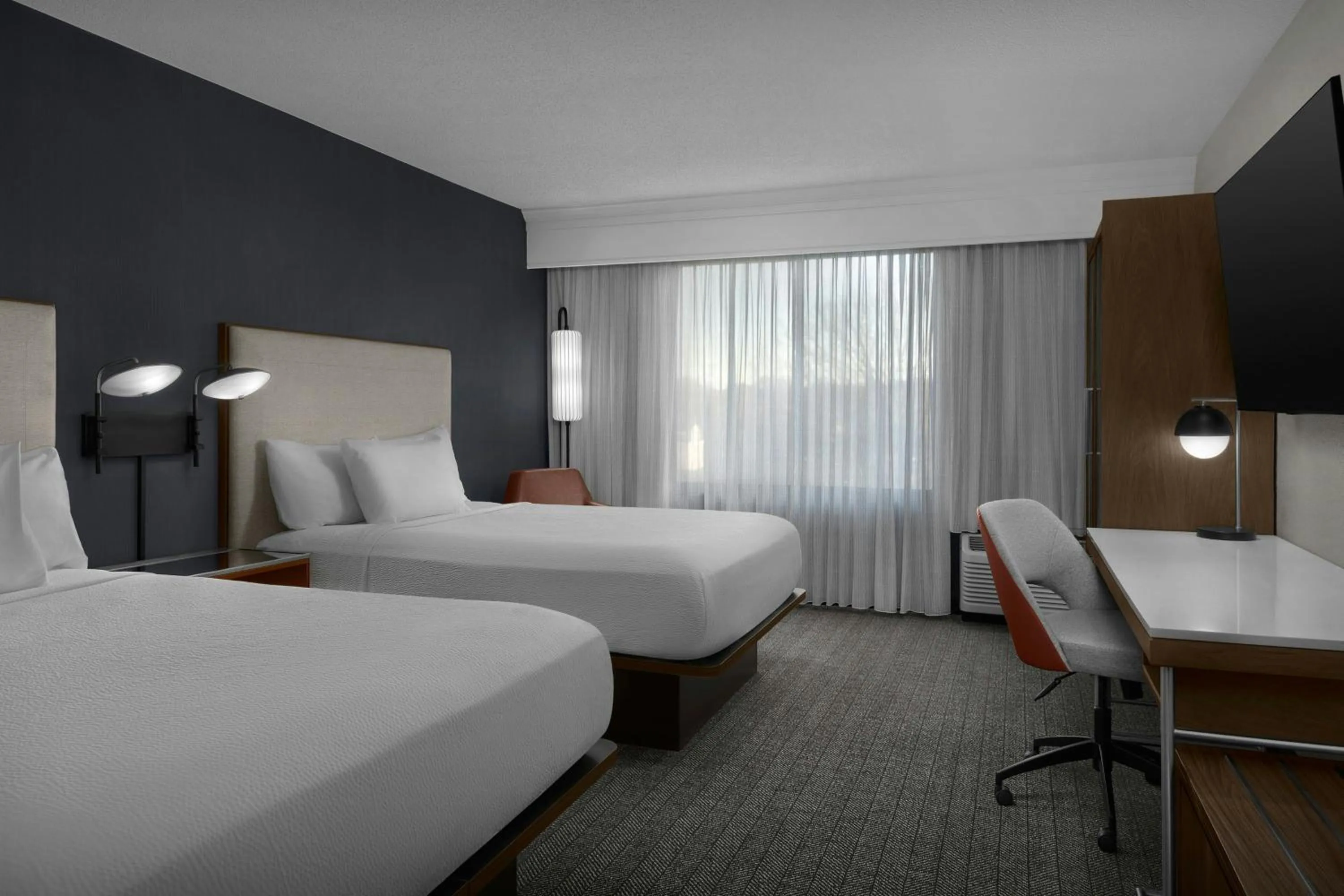 Photo of the whole room, Bed in Courtyard Danville