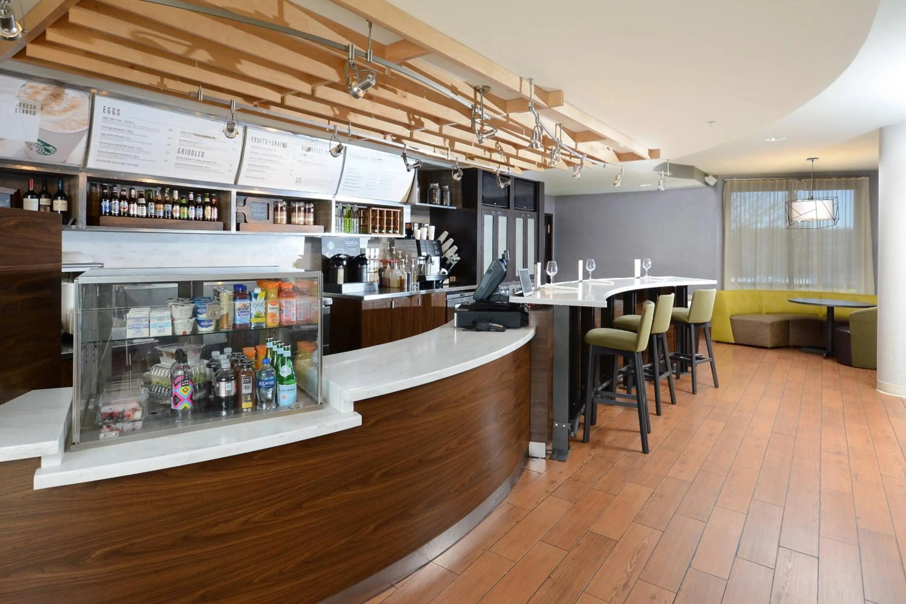 Lounge or bar in Courtyard Danville