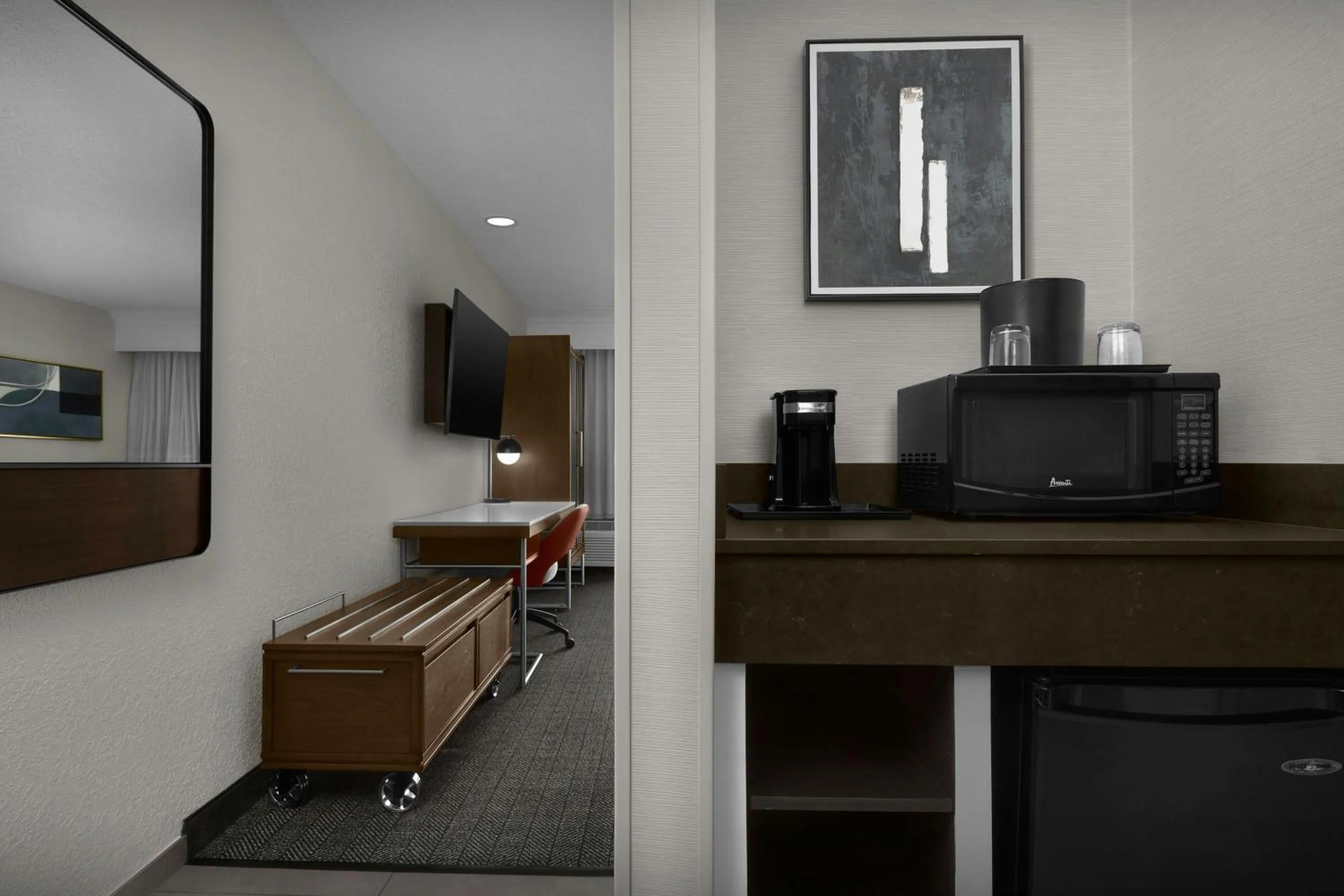 Photo of the whole room in Courtyard Danville