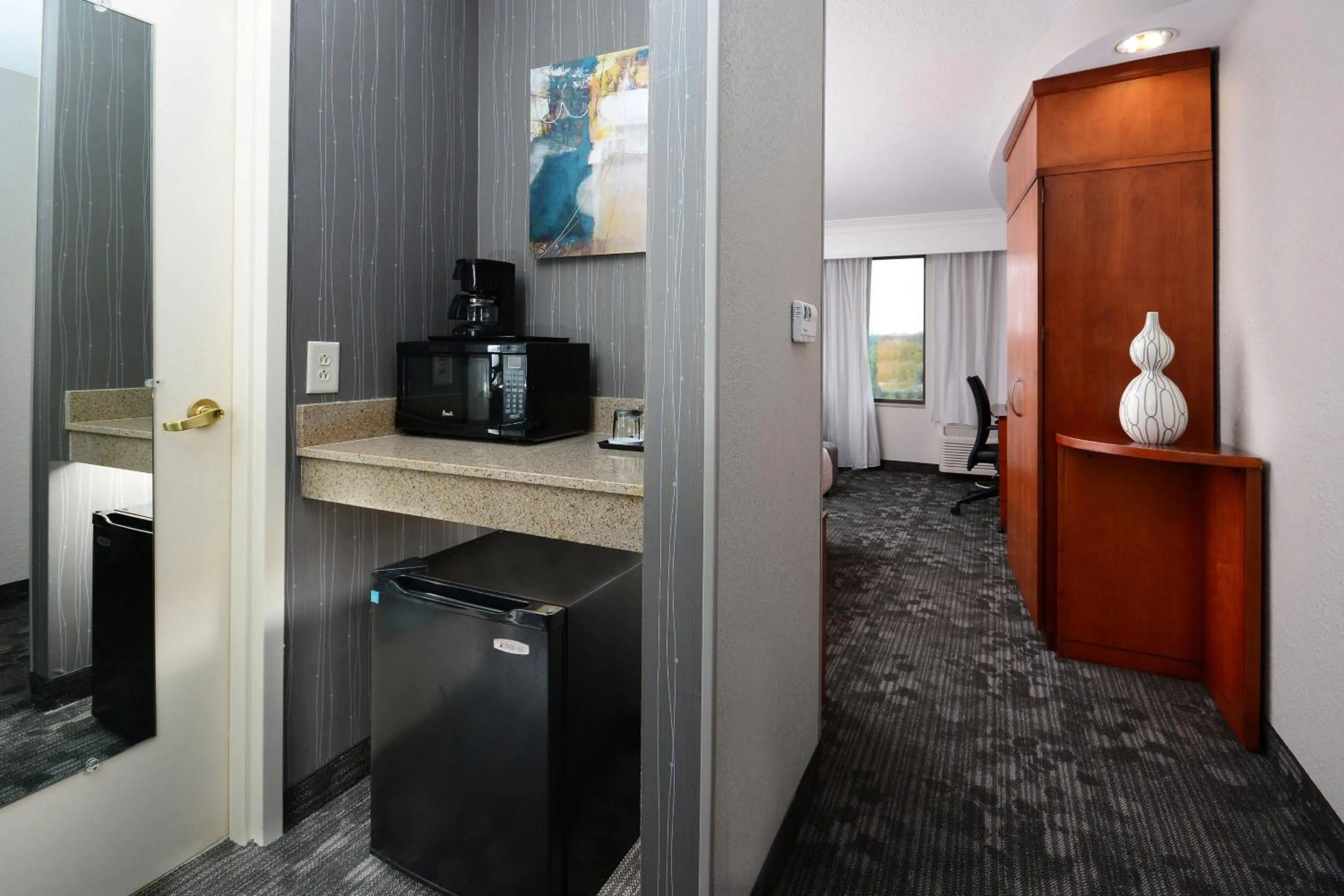 Photo of the whole room in Courtyard Danville