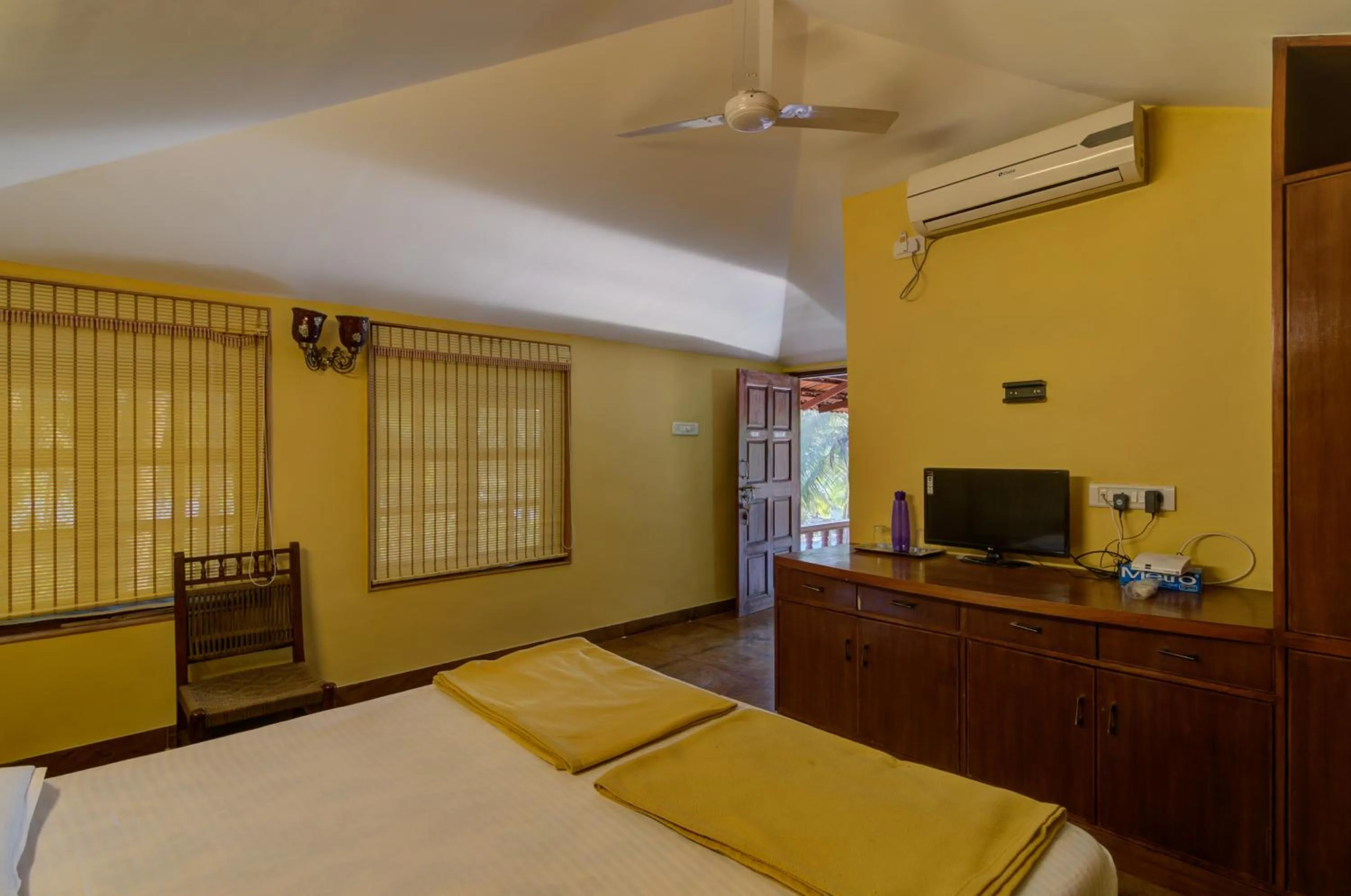 Bed in Shantai By the Lake