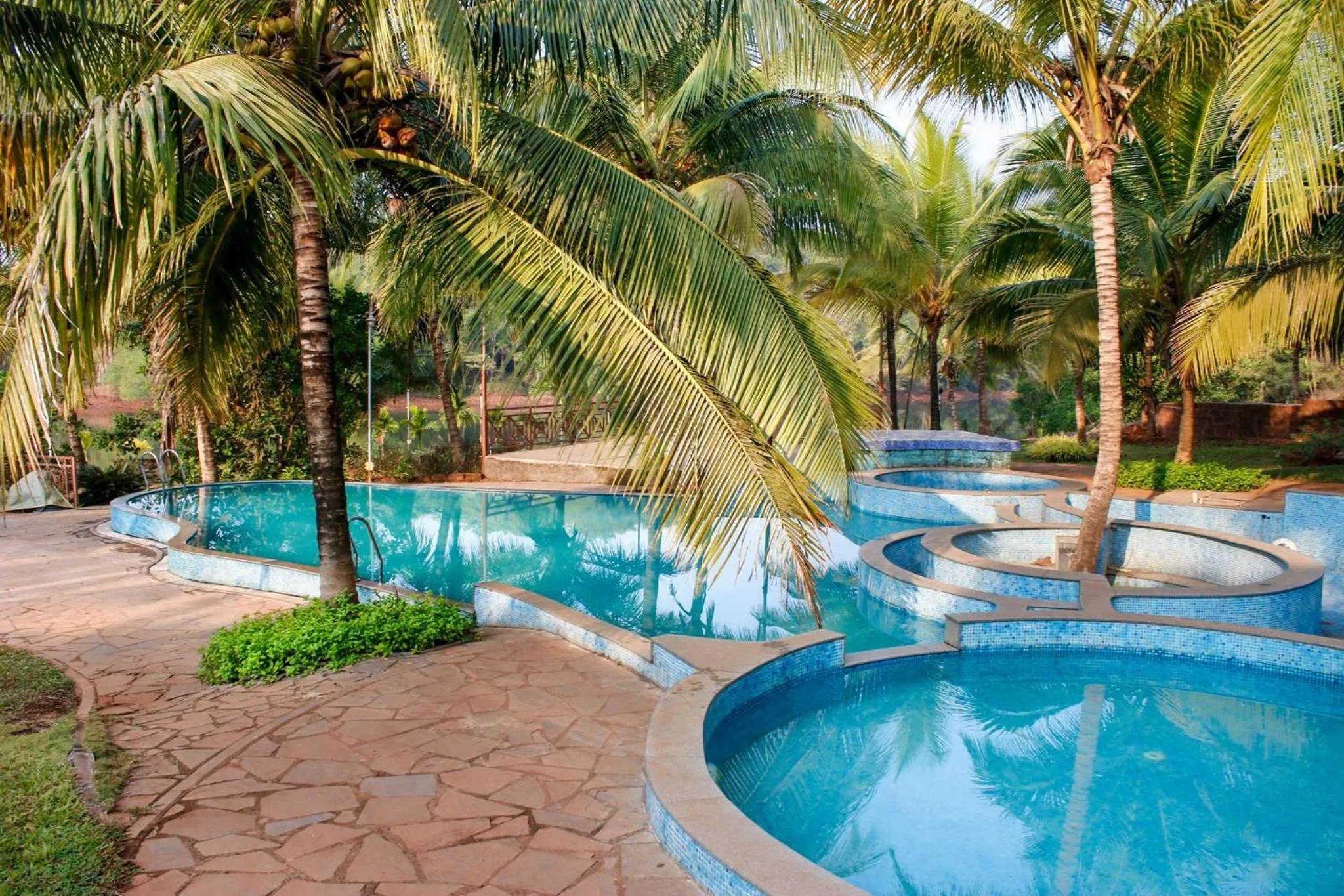 Swimming pool in Shantai By the Lake