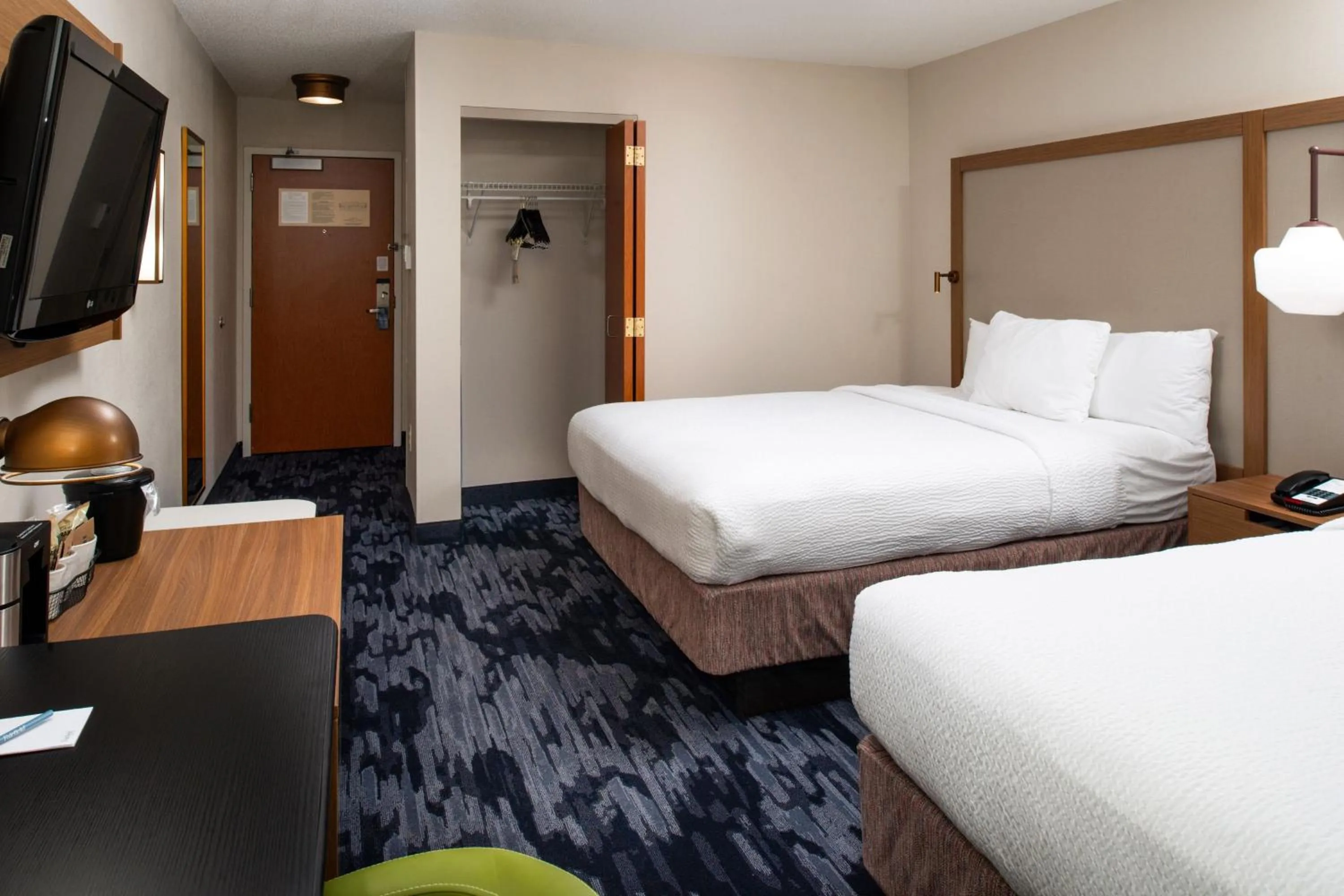 Photo of the whole room, Bed in Fairfield Inn & Suites Greensboro Wendover