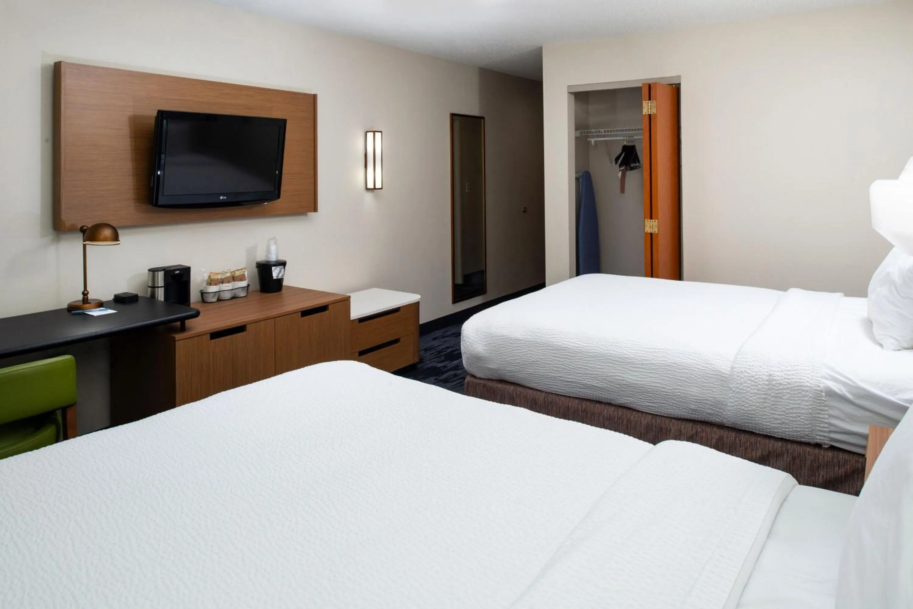 Photo of the whole room, Bed in Fairfield Inn & Suites Greensboro Wendover