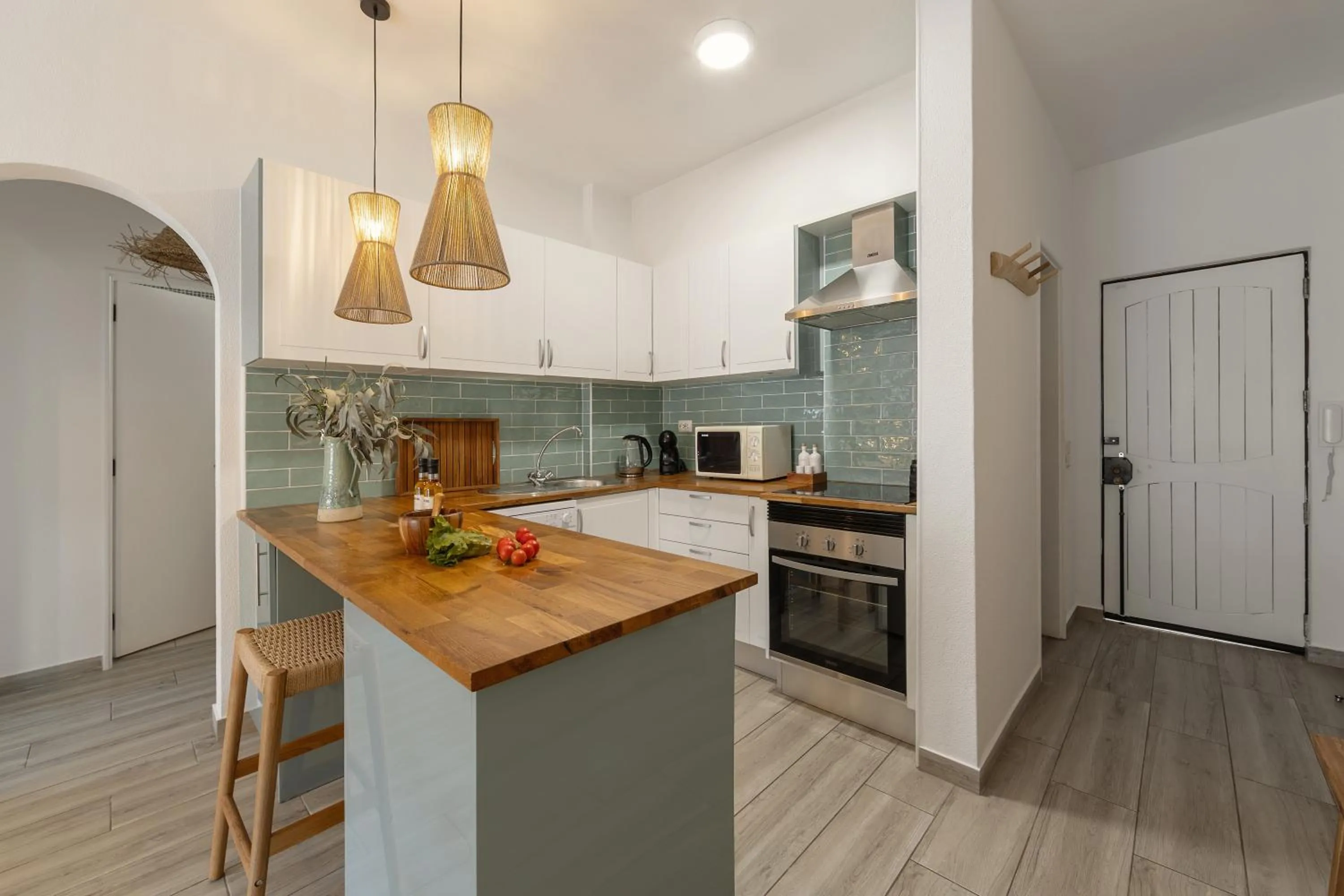 WOW Flat 200m Beach, 10min Downtown, Terrace With Sea View