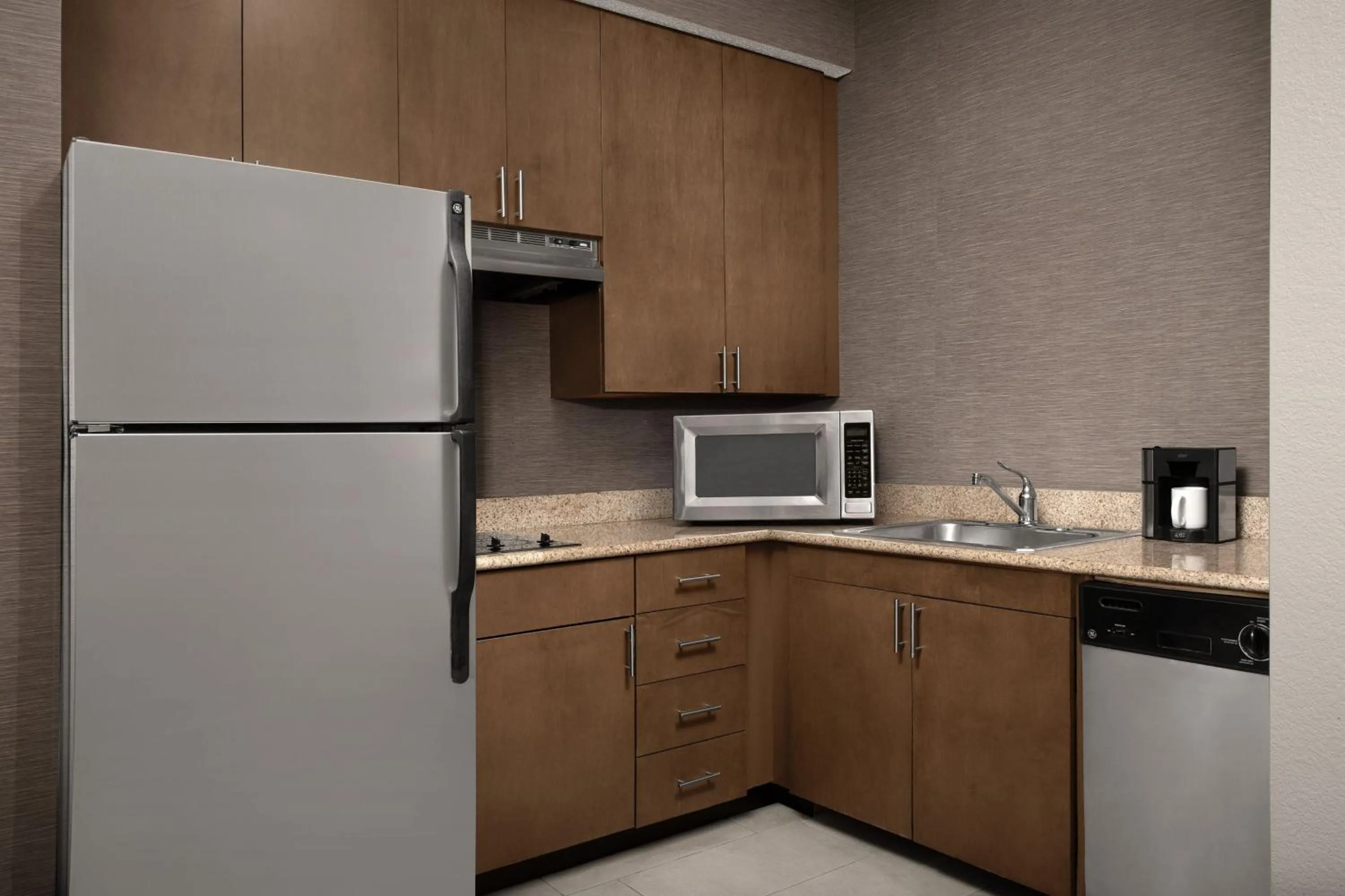 Kitchen or kitchenette in Residence Inn by Marriott Greensboro Airport