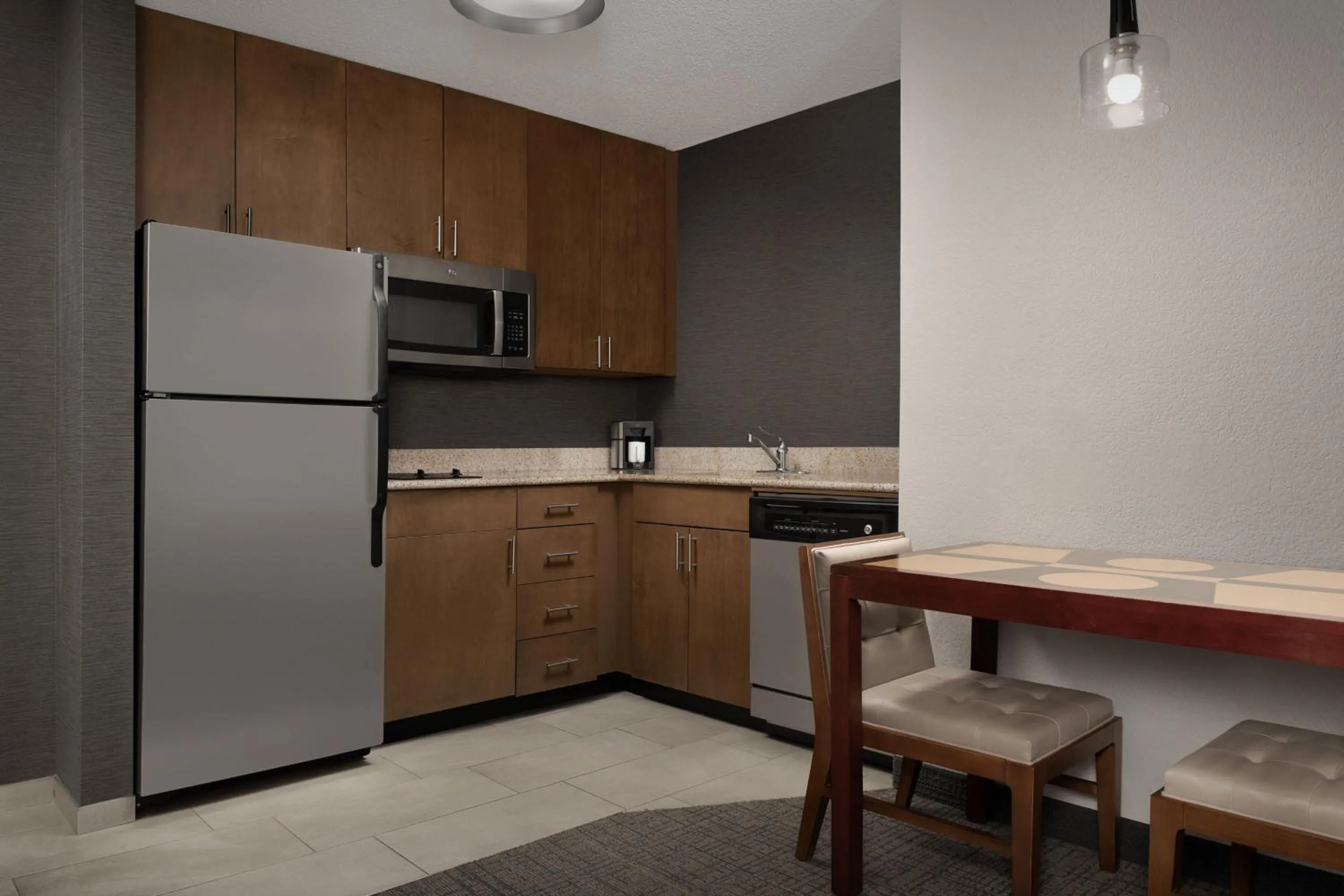 Kitchen or kitchenette in Residence Inn by Marriott Greensboro Airport