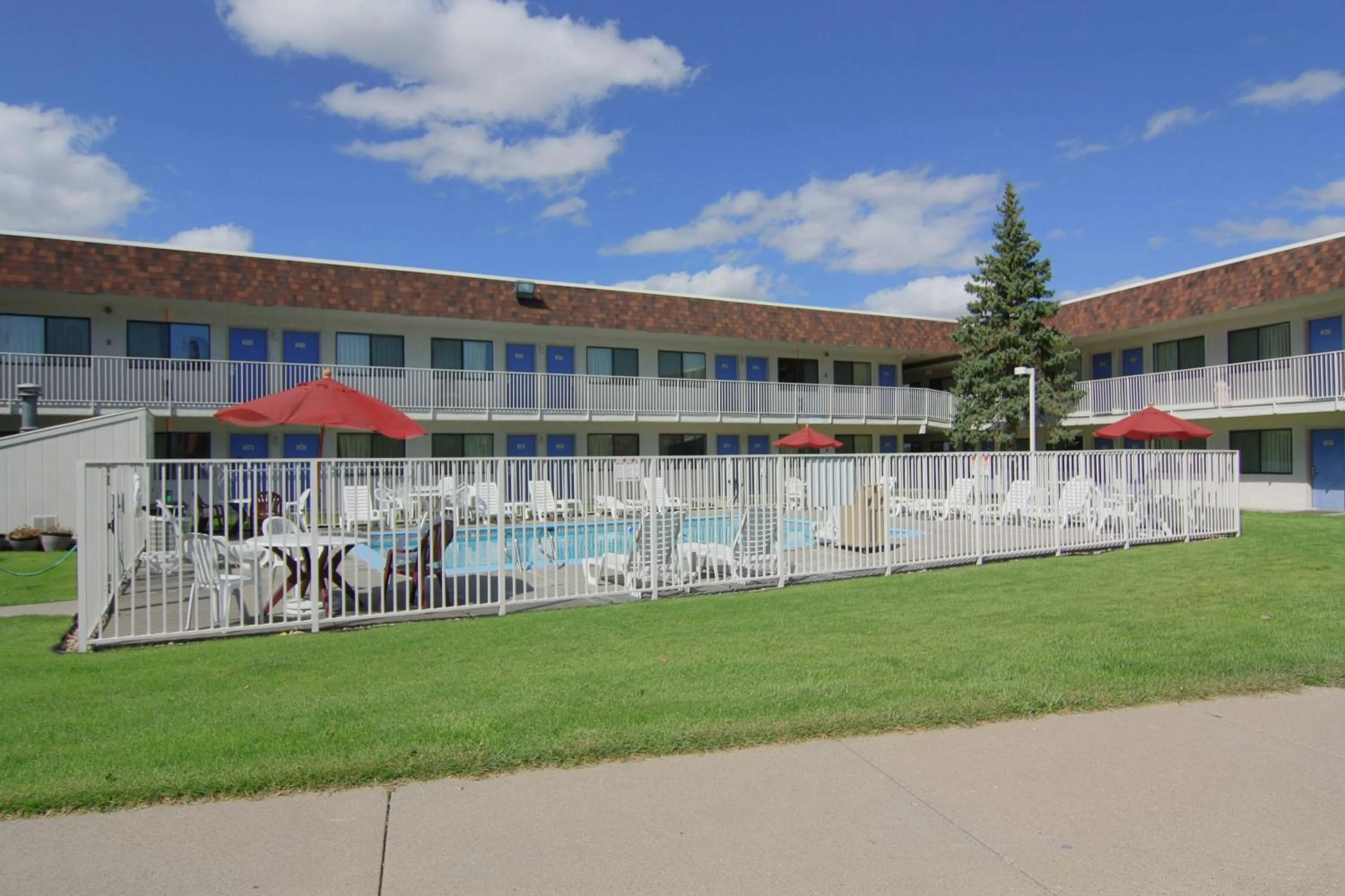 Facade/entrance, Property Building in Motel 6-Rapid City, SD