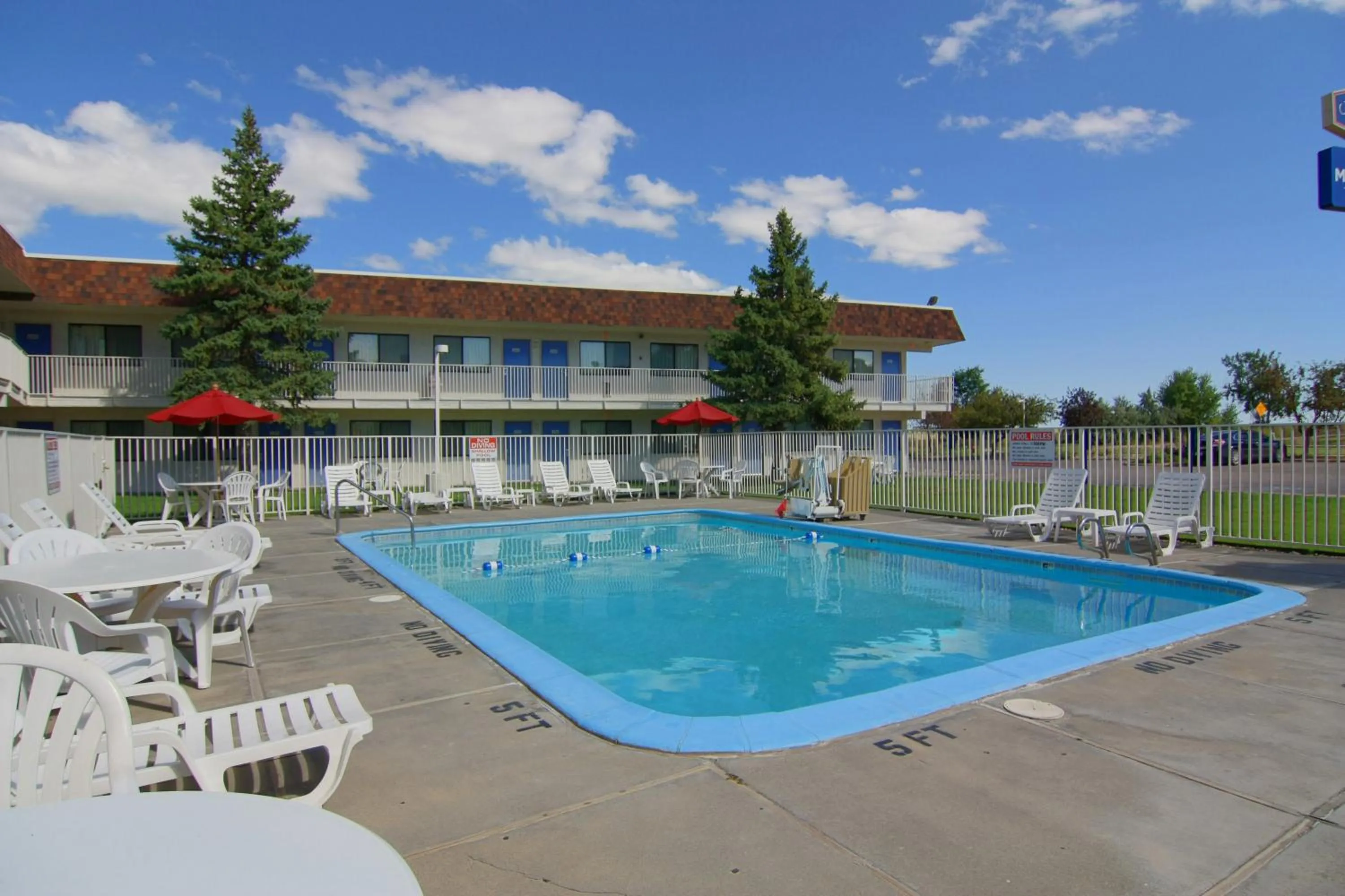 Facade/entrance, Swimming Pool in Motel 6-Rapid City, SD