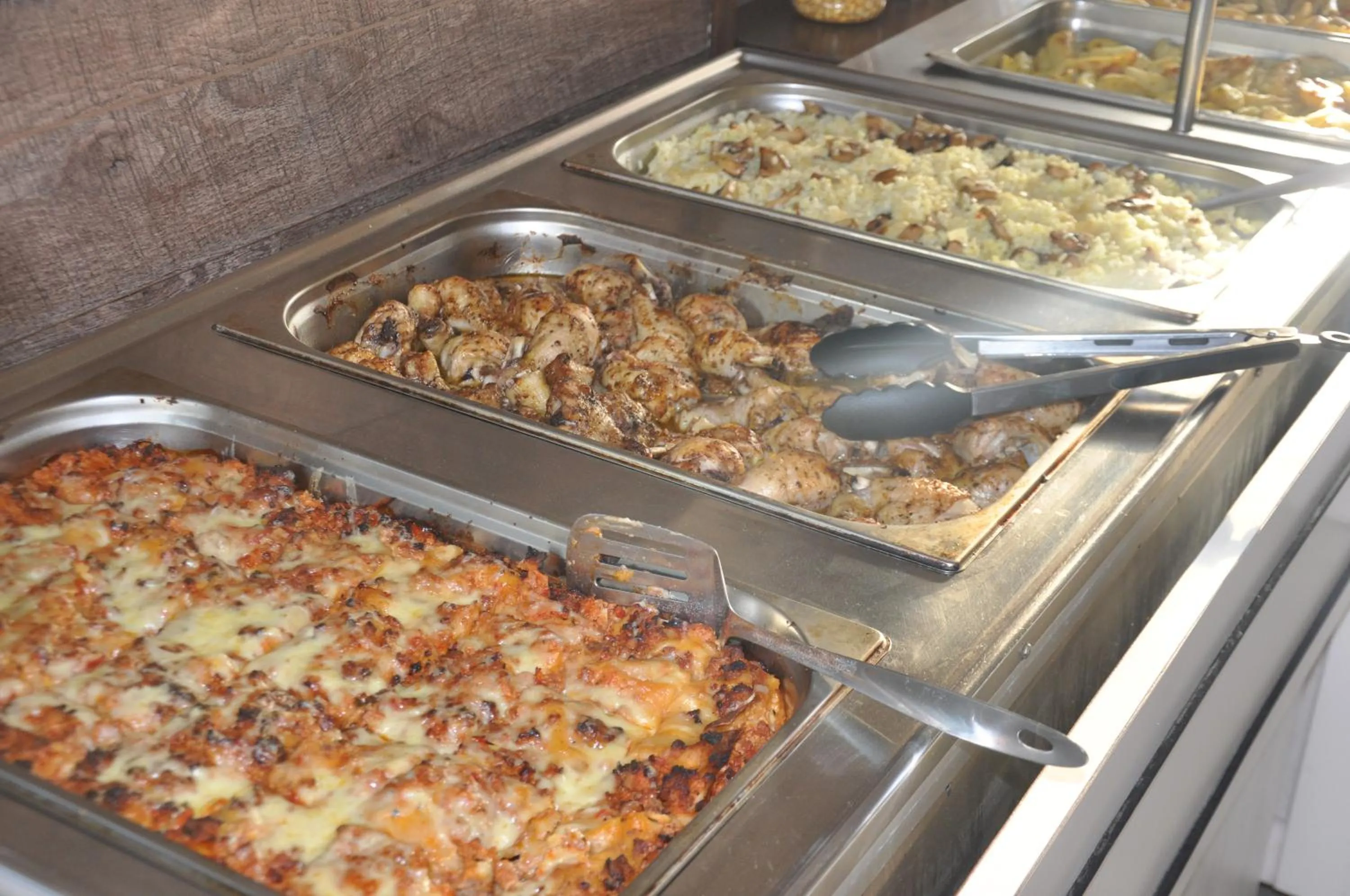 Restaurant/places to eat in Hotel BelleVille