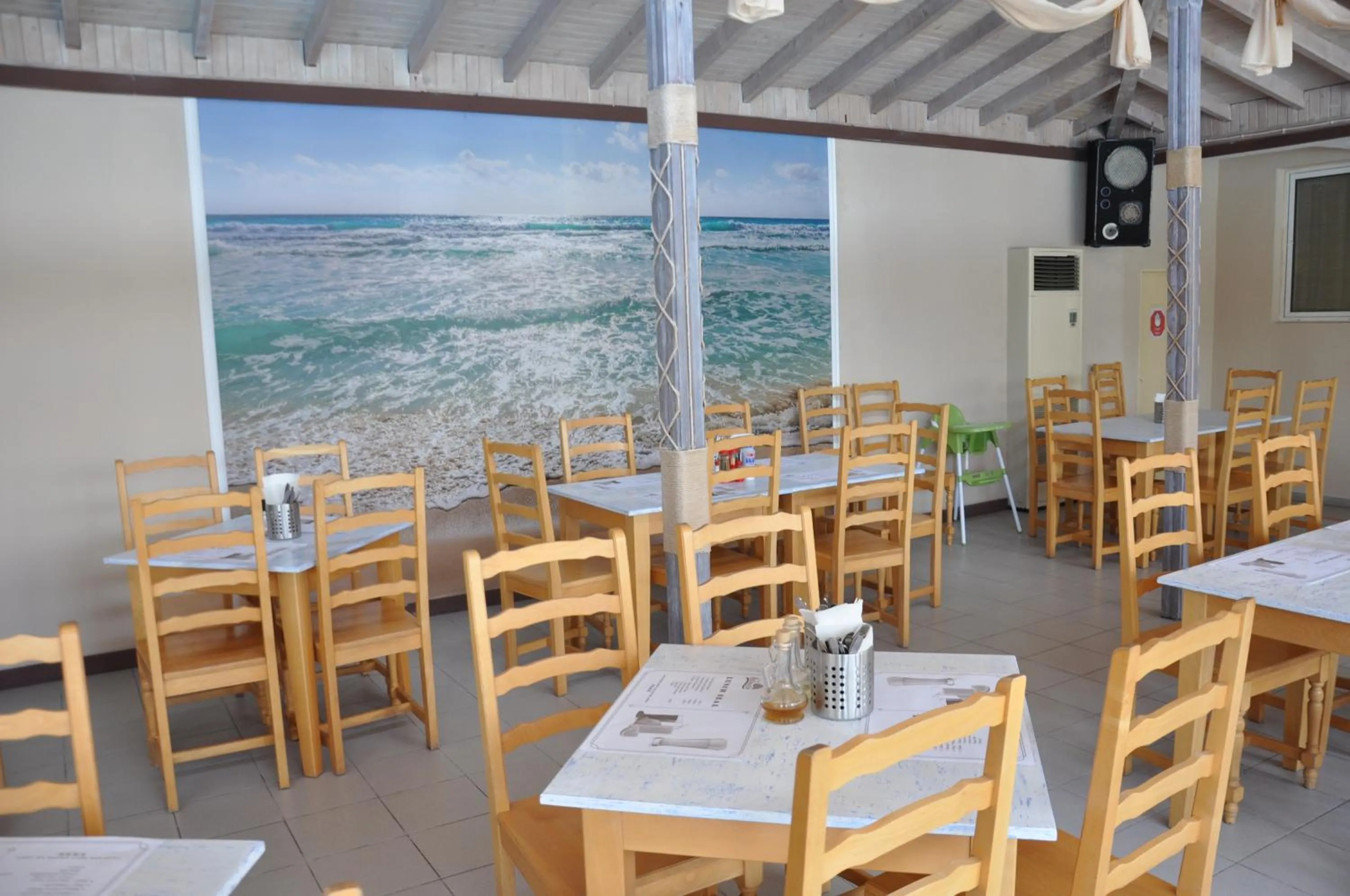 Restaurant/places to eat in Hotel BelleVille