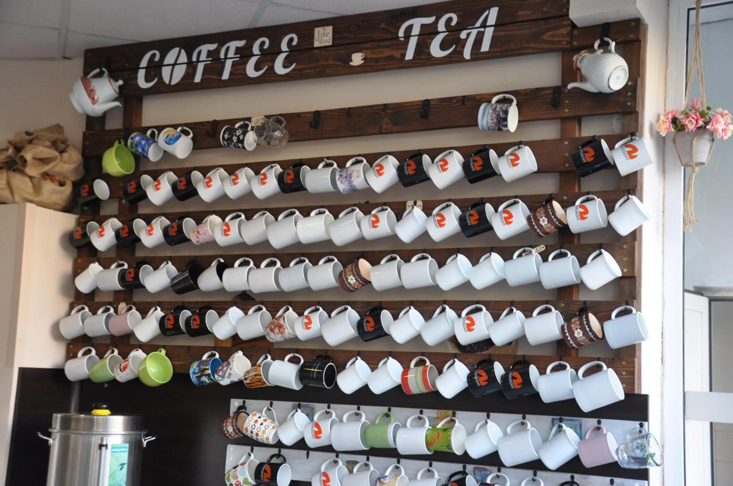 Restaurant/places to eat in Hotel BelleVille