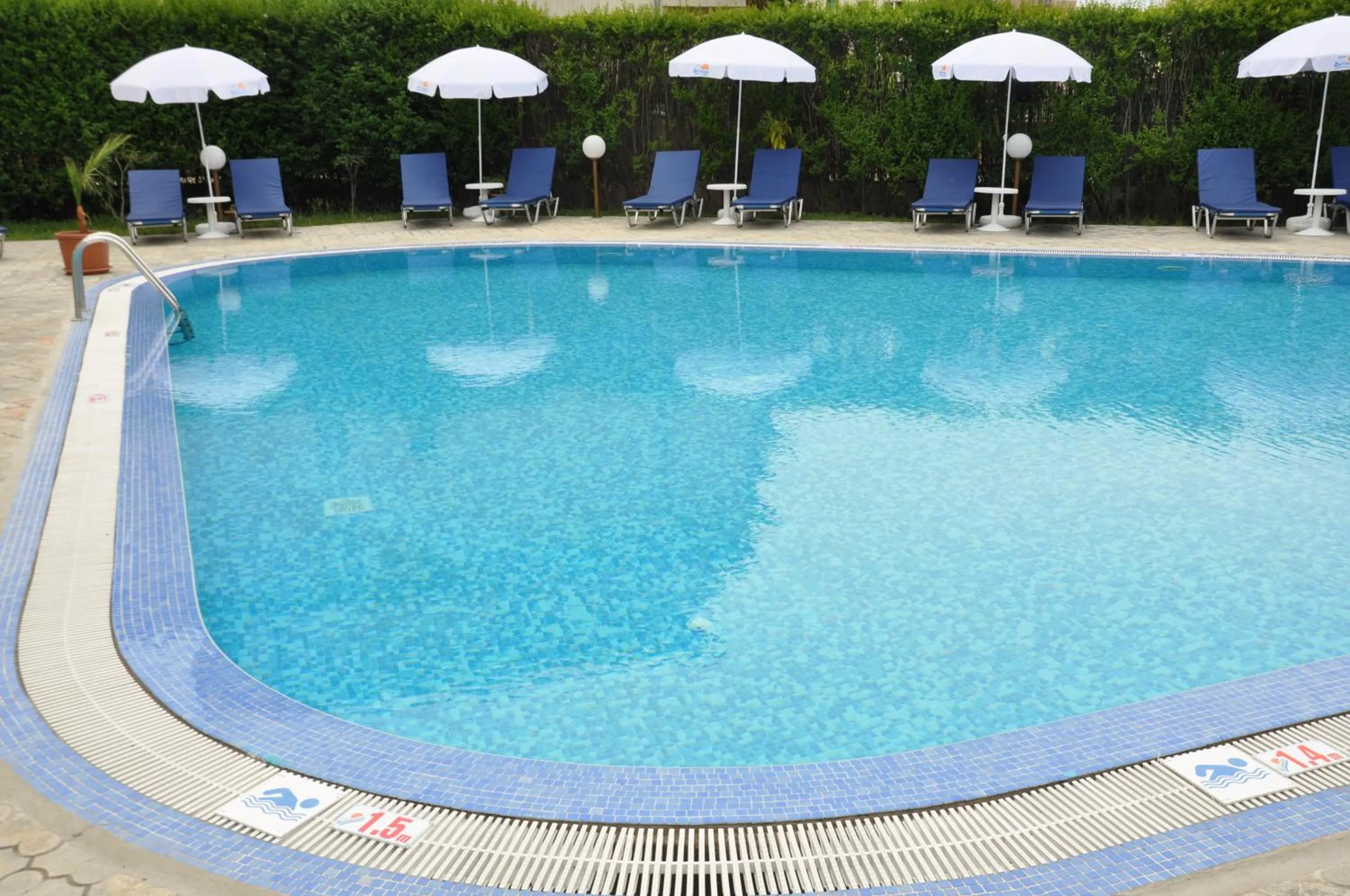 Swimming pool in Hotel BelleVille