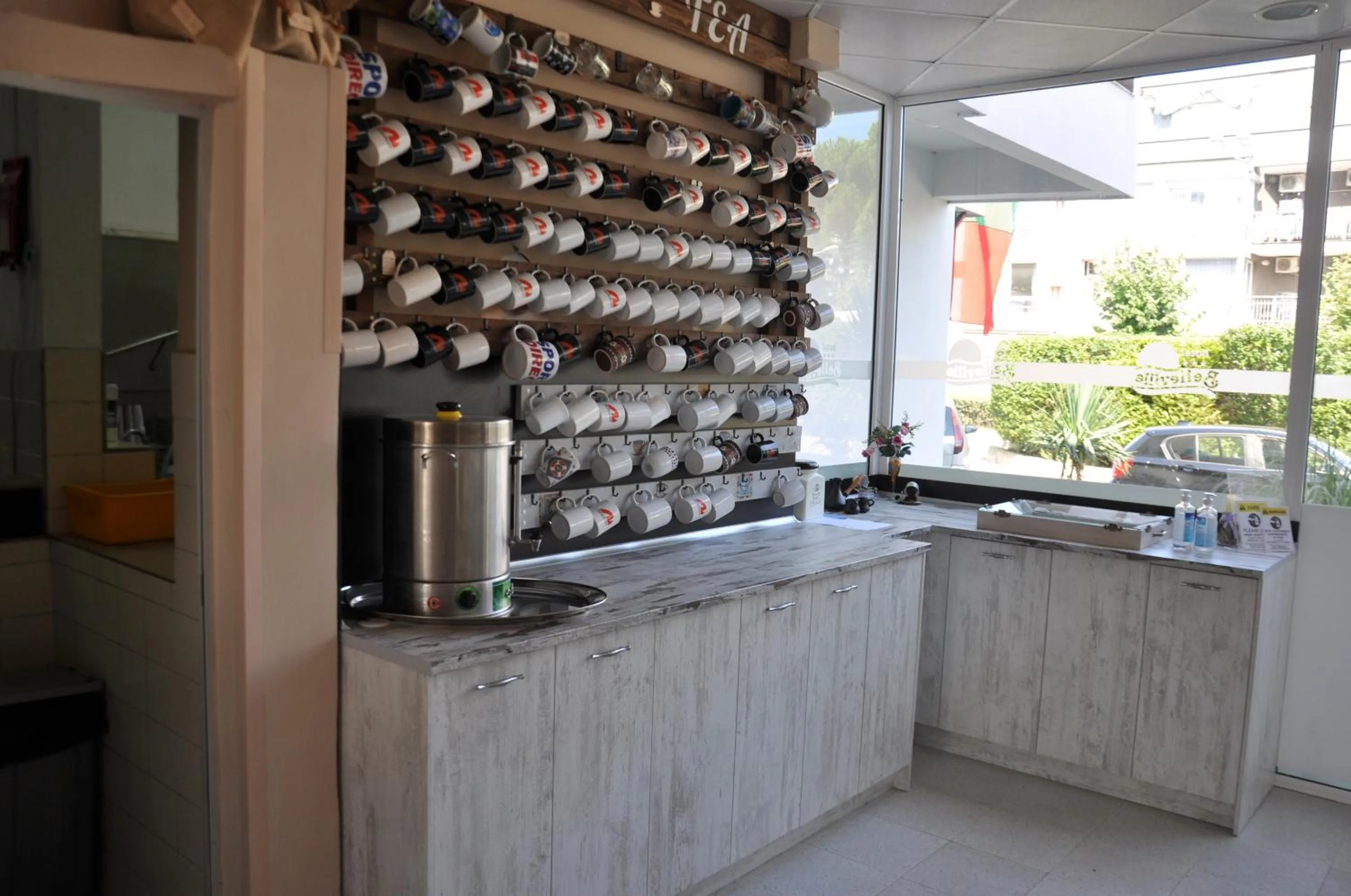 Restaurant/places to eat in Hotel BelleVille