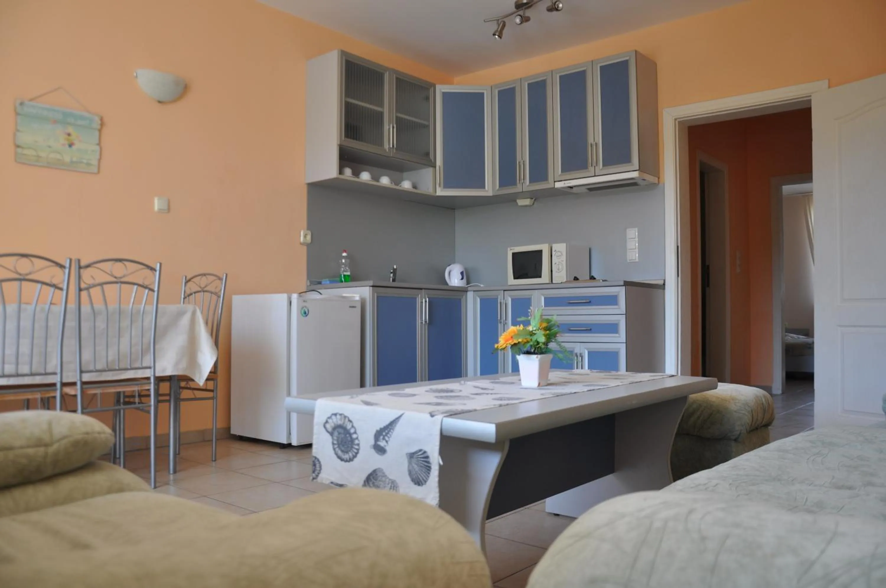 Kitchen or kitchenette, Bed in Hotel BelleVille