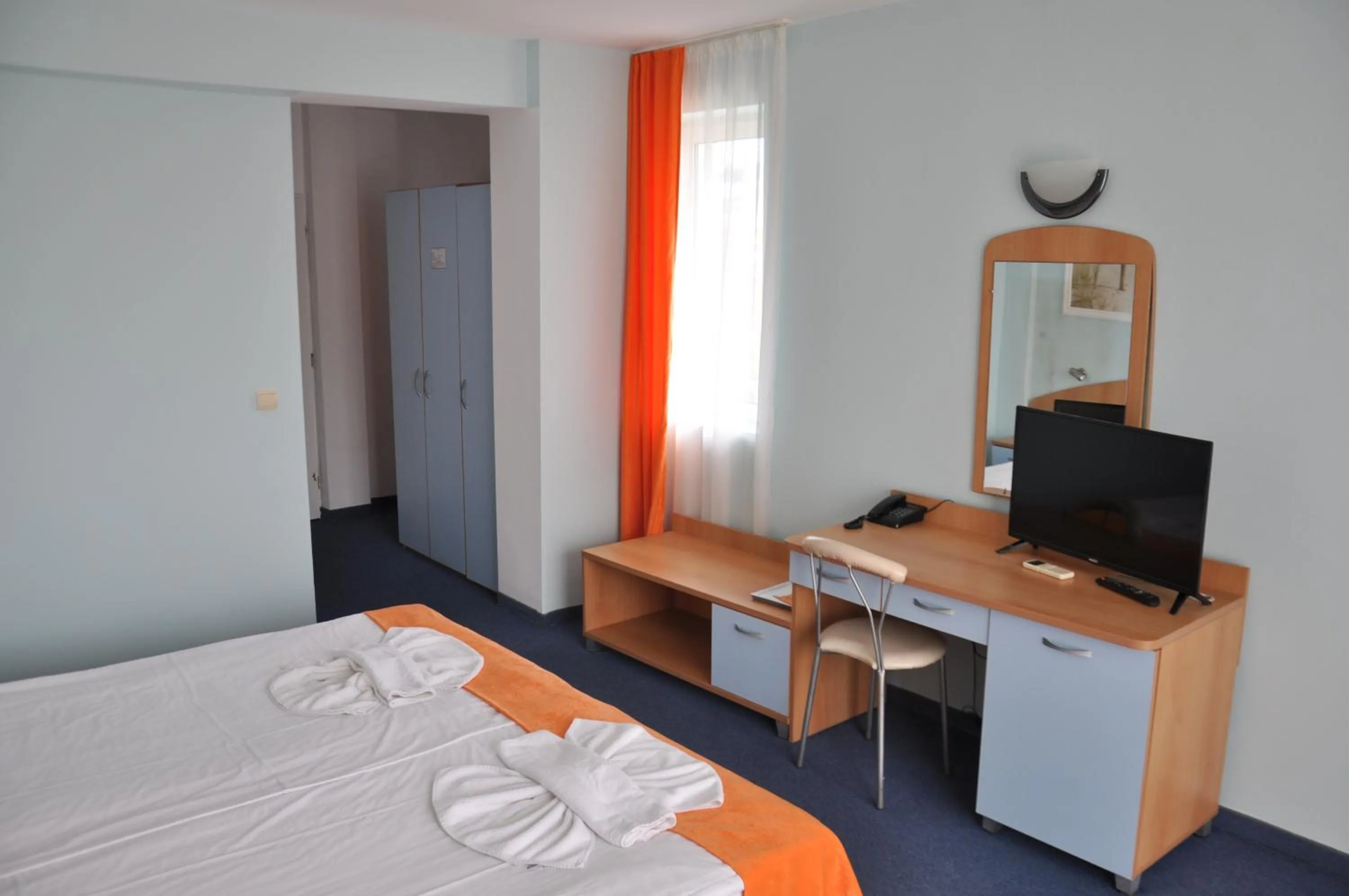 Photo of the whole room, Bed in Hotel BelleVille