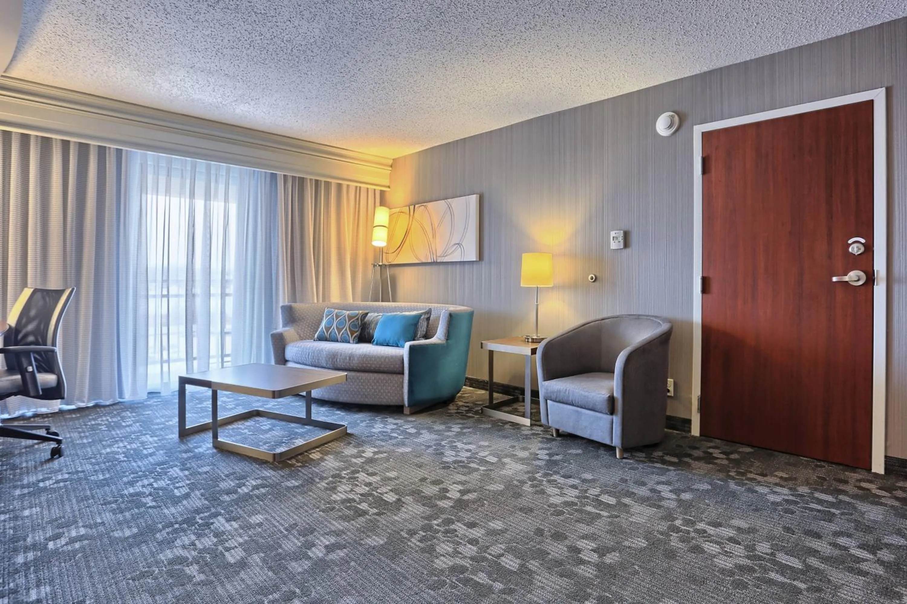 Living room, Bed in Courtyard by Marriott Harrisburg West/Mechanicsburg