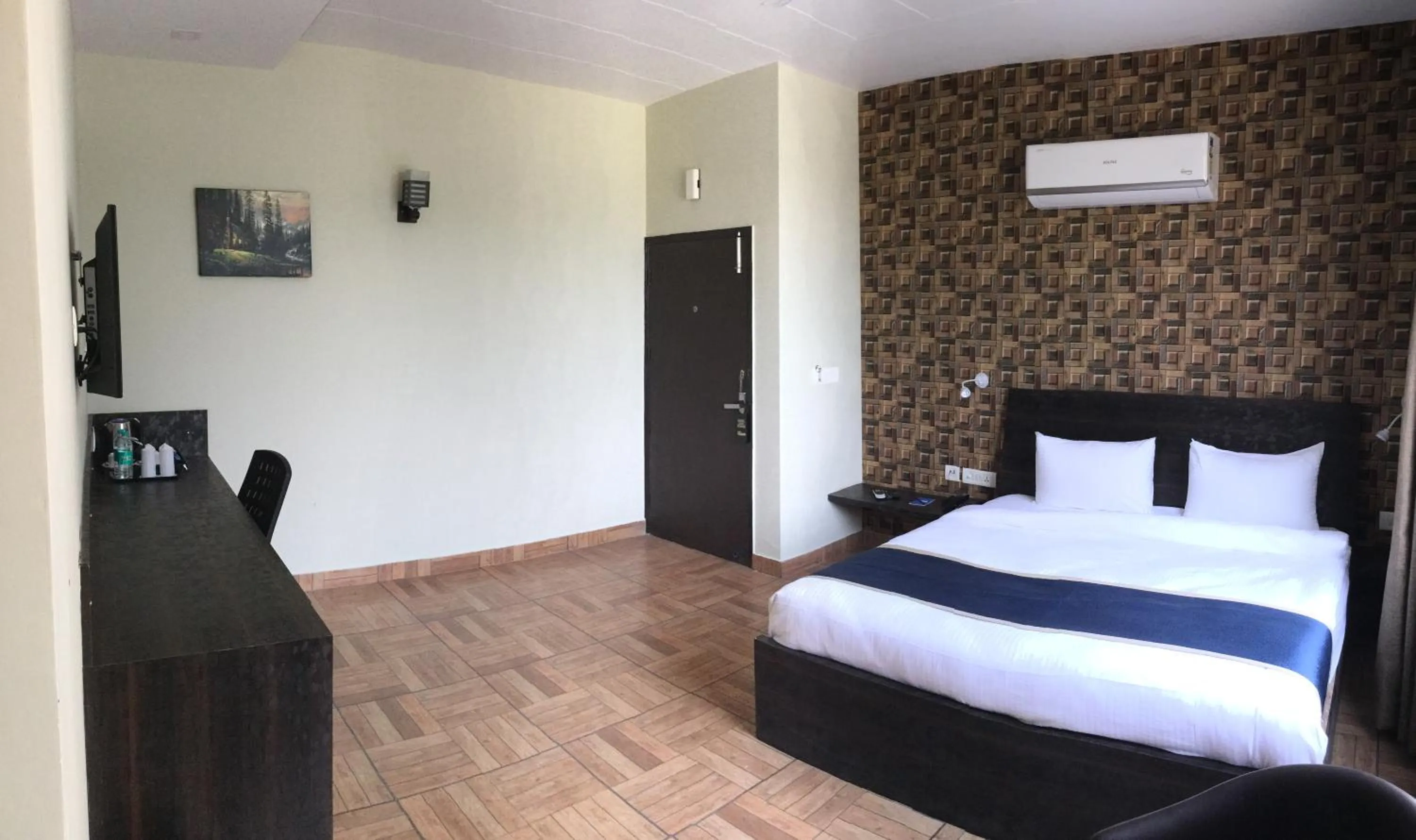 Photo of the whole room, Bed in The Park Residency