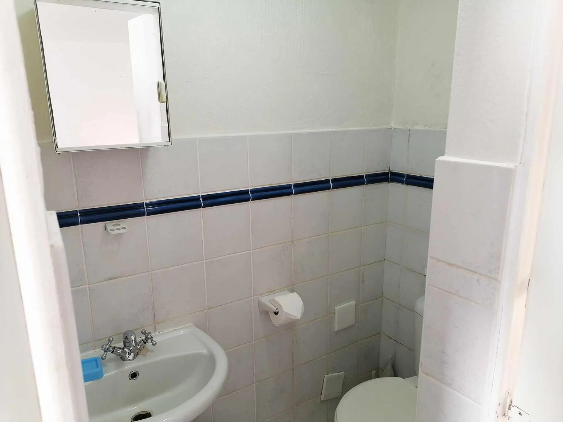 Bathroom in Boathouse Bed & Biscuit - Lower Deck