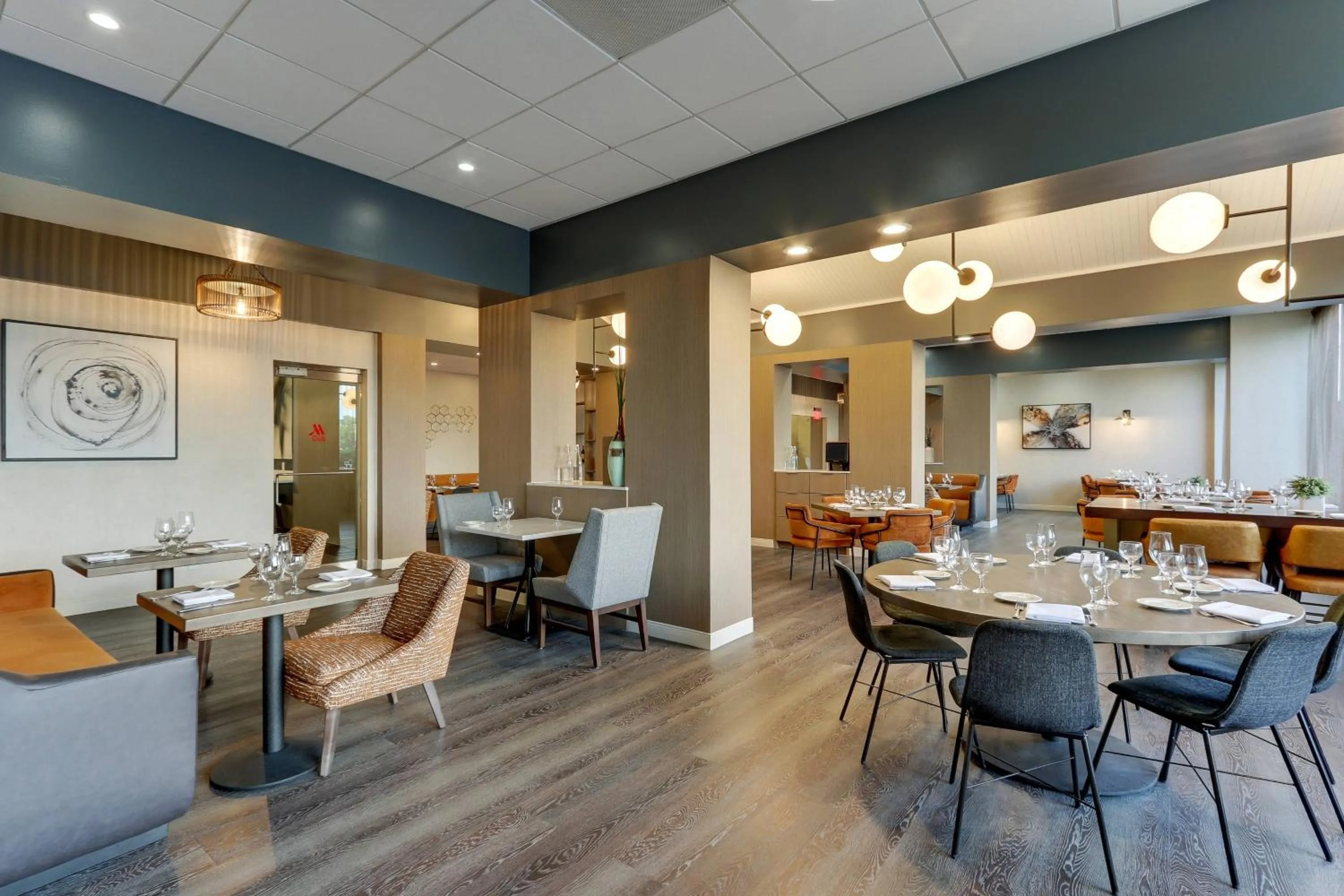 Restaurant/places to eat in Huntsville Marriott at the Space & Rocket Center