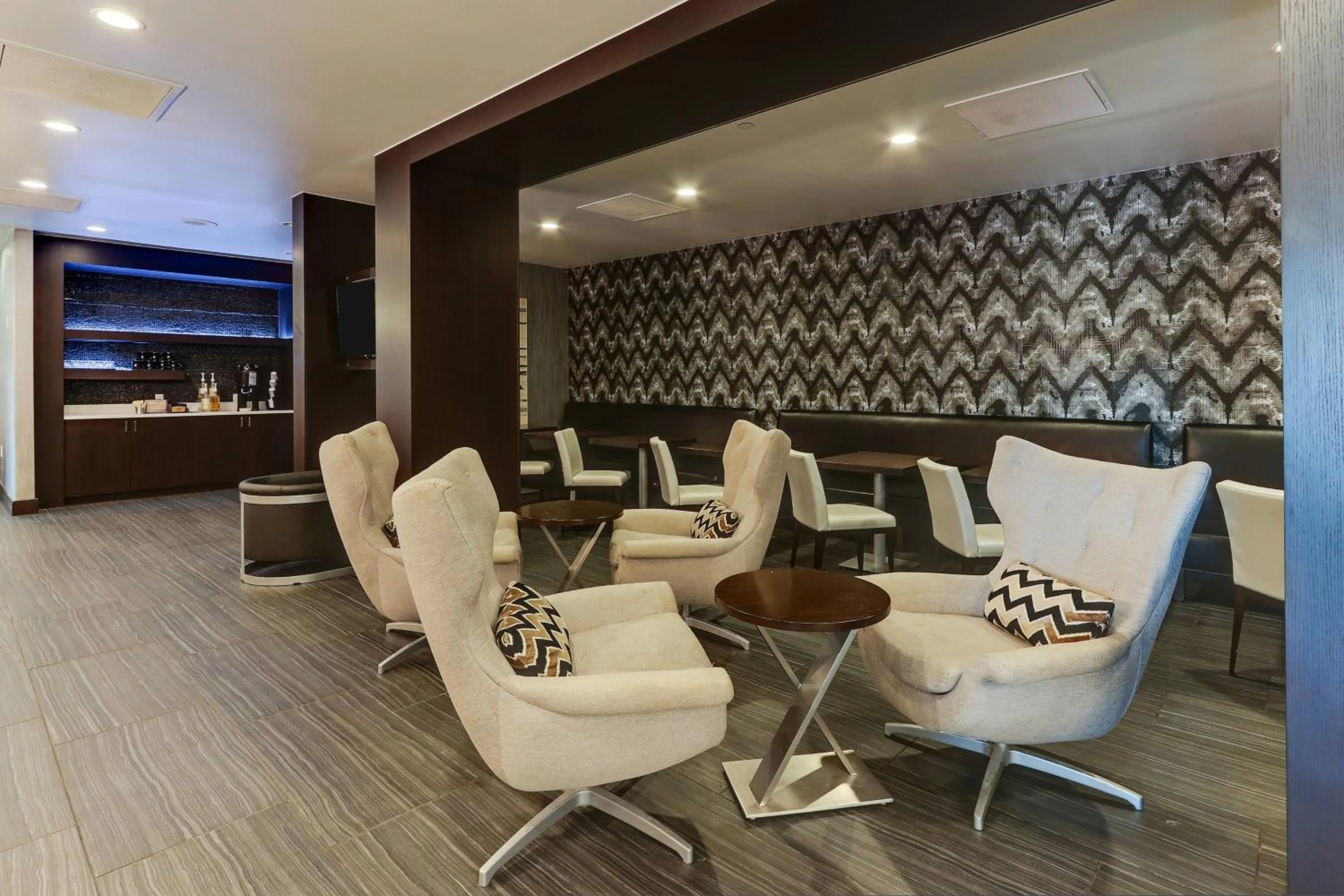 Lounge or bar in Huntsville Marriott at the Space & Rocket Center