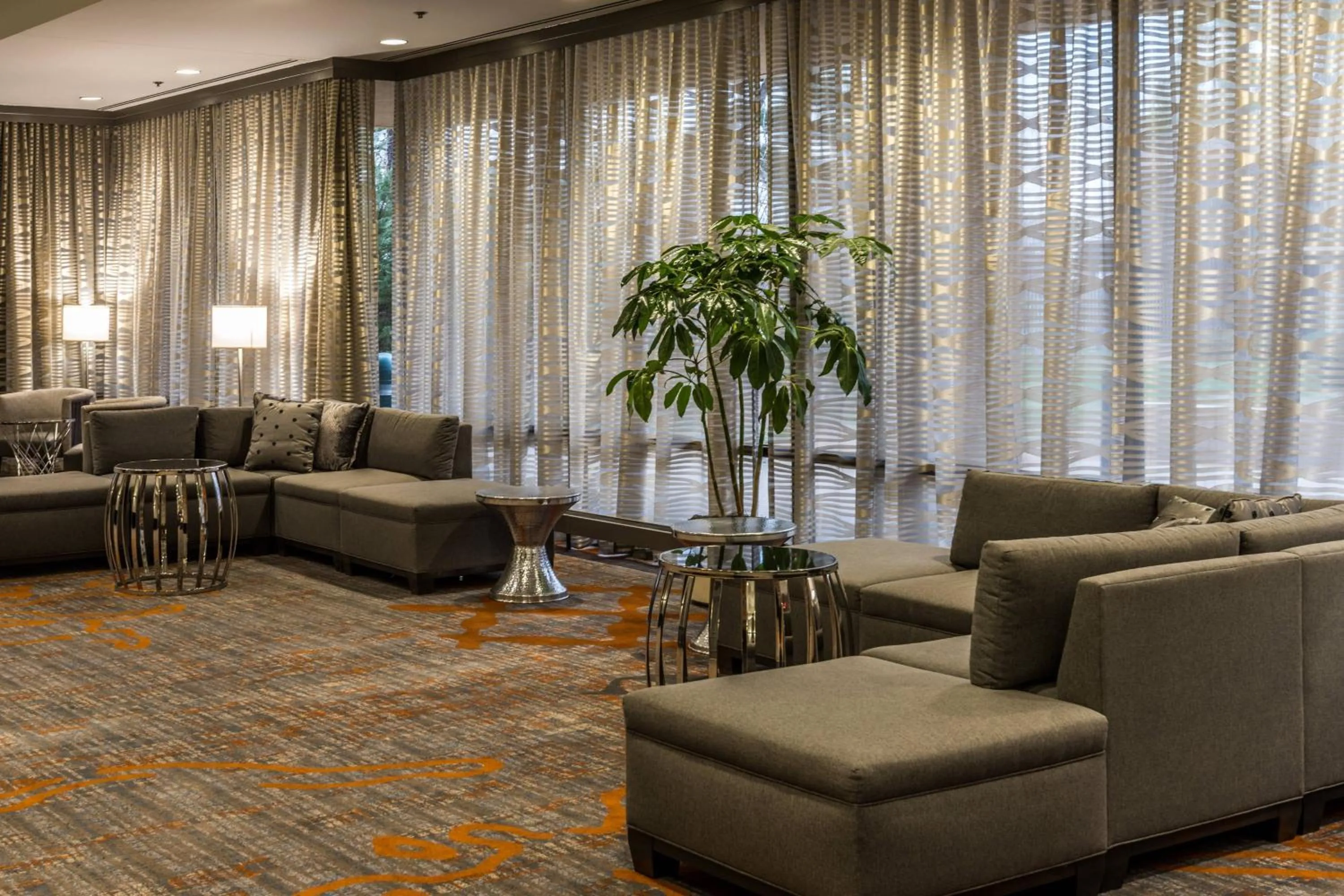 Lounge or bar in Huntsville Marriott at the Space & Rocket Center