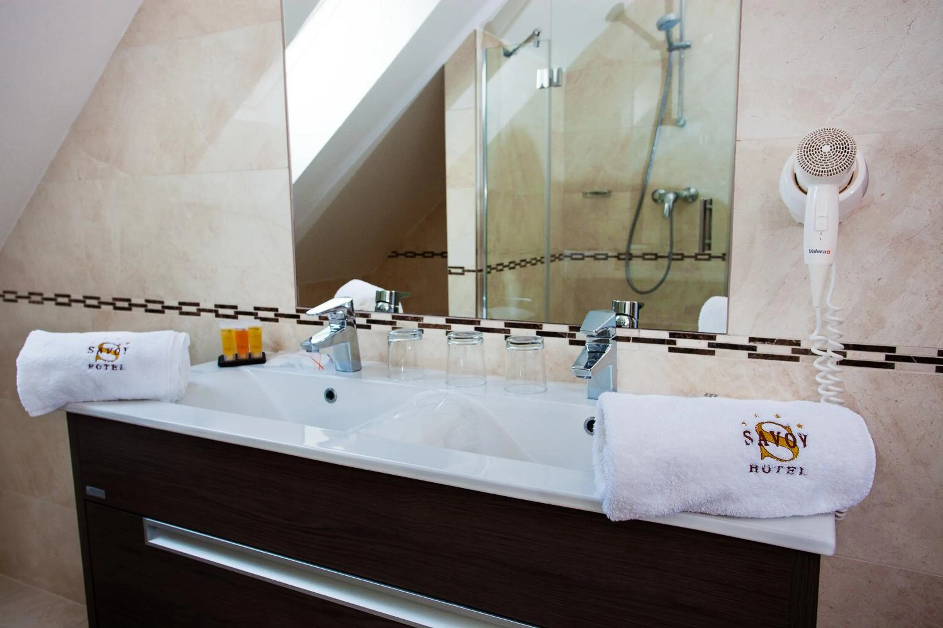 Bathroom in Hotel Savoy