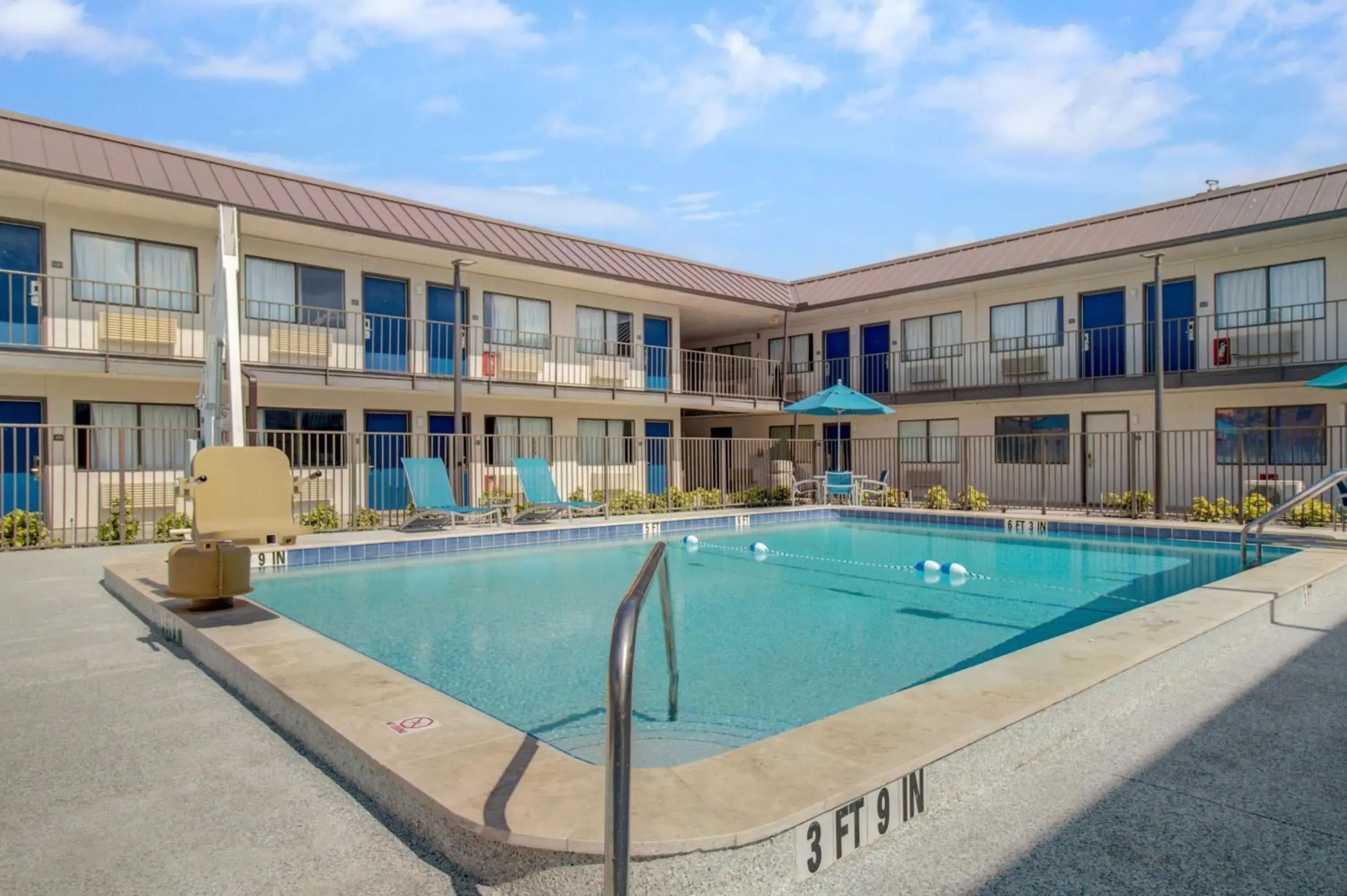 Pool view in Motel 6-Venice, FL Pool view in Motel 6-Venice, FL