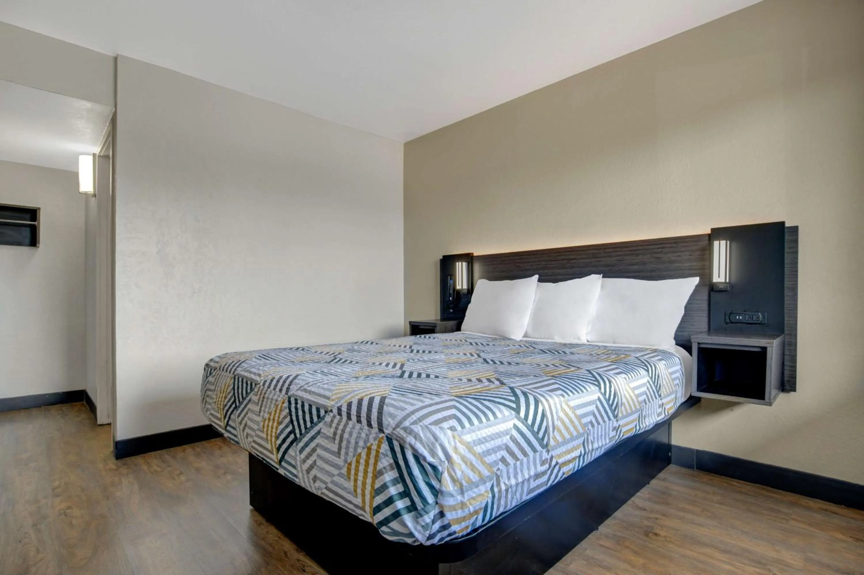 Bedroom, Bed in Motel 6-Venice, FL