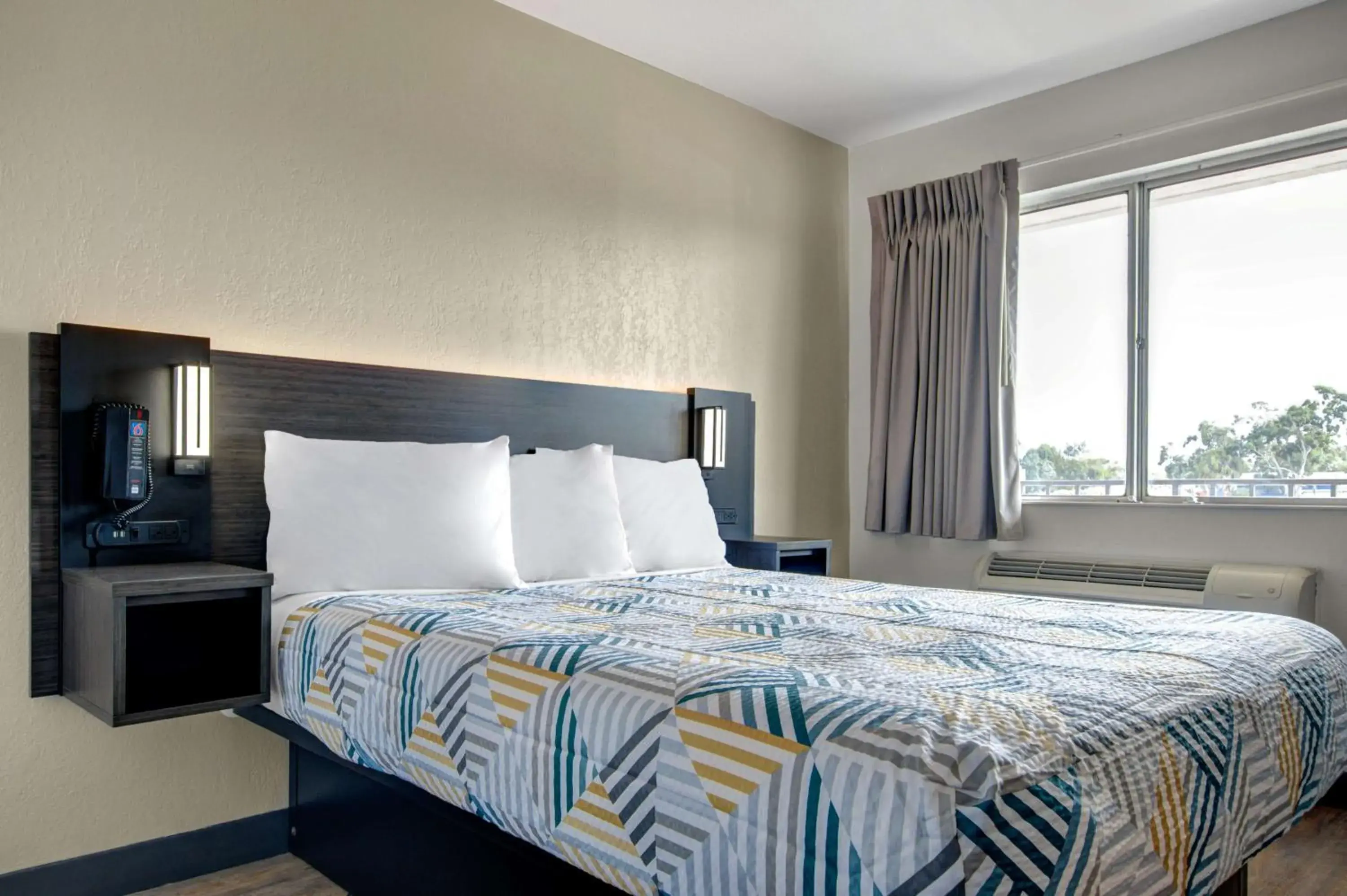 Bedroom, Bed in Motel 6-Venice, FL Bedroom, Bed in Motel 6-Venice, FL