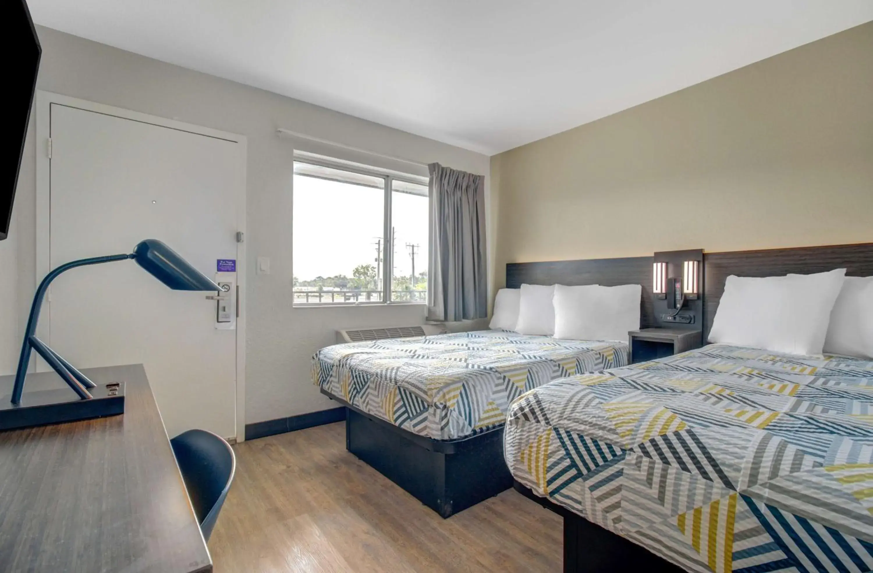 Bedroom, Bed in Motel 6-Venice, FL Bedroom, Bed in Motel 6-Venice, FL
