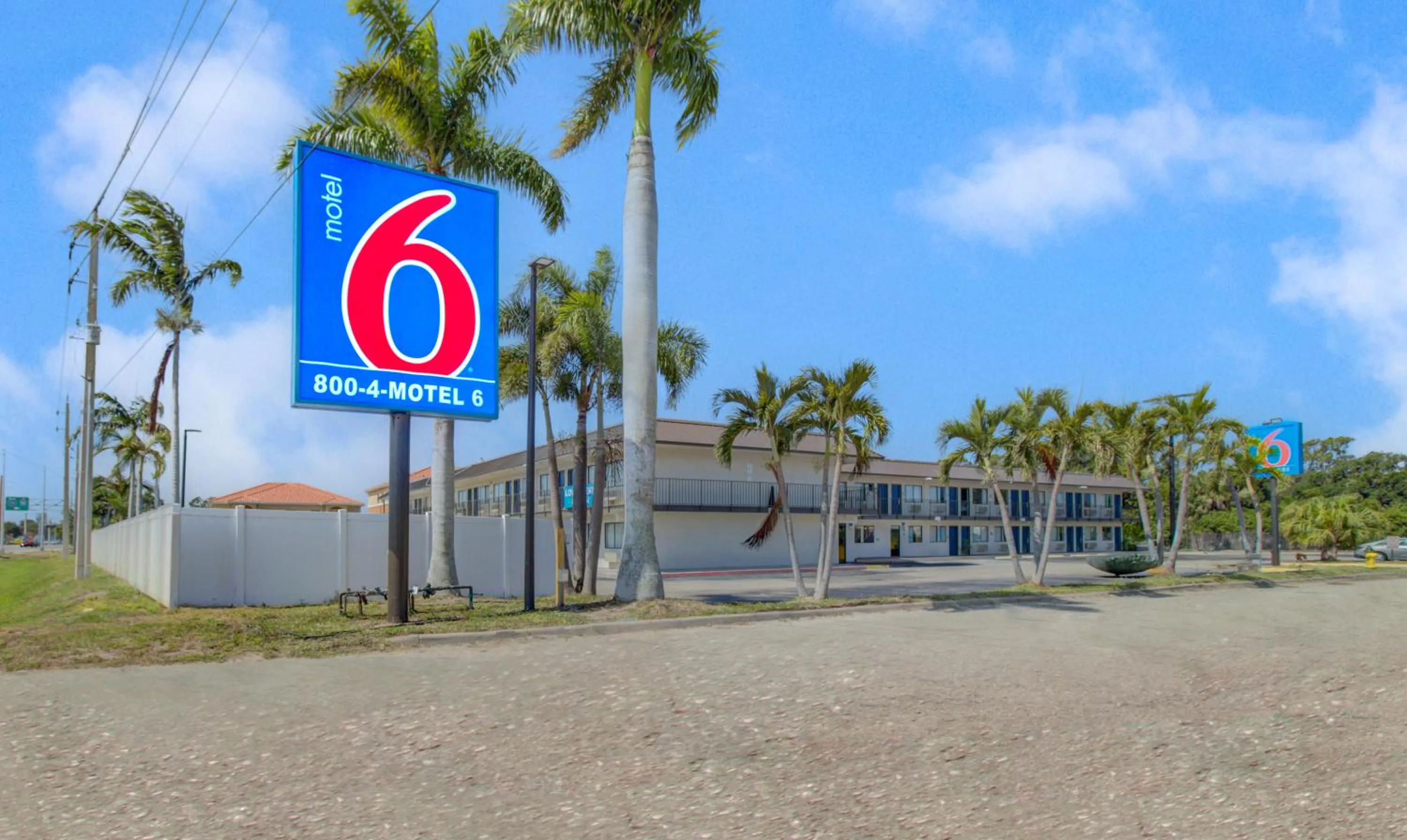 Property building in Motel 6-Venice, FL