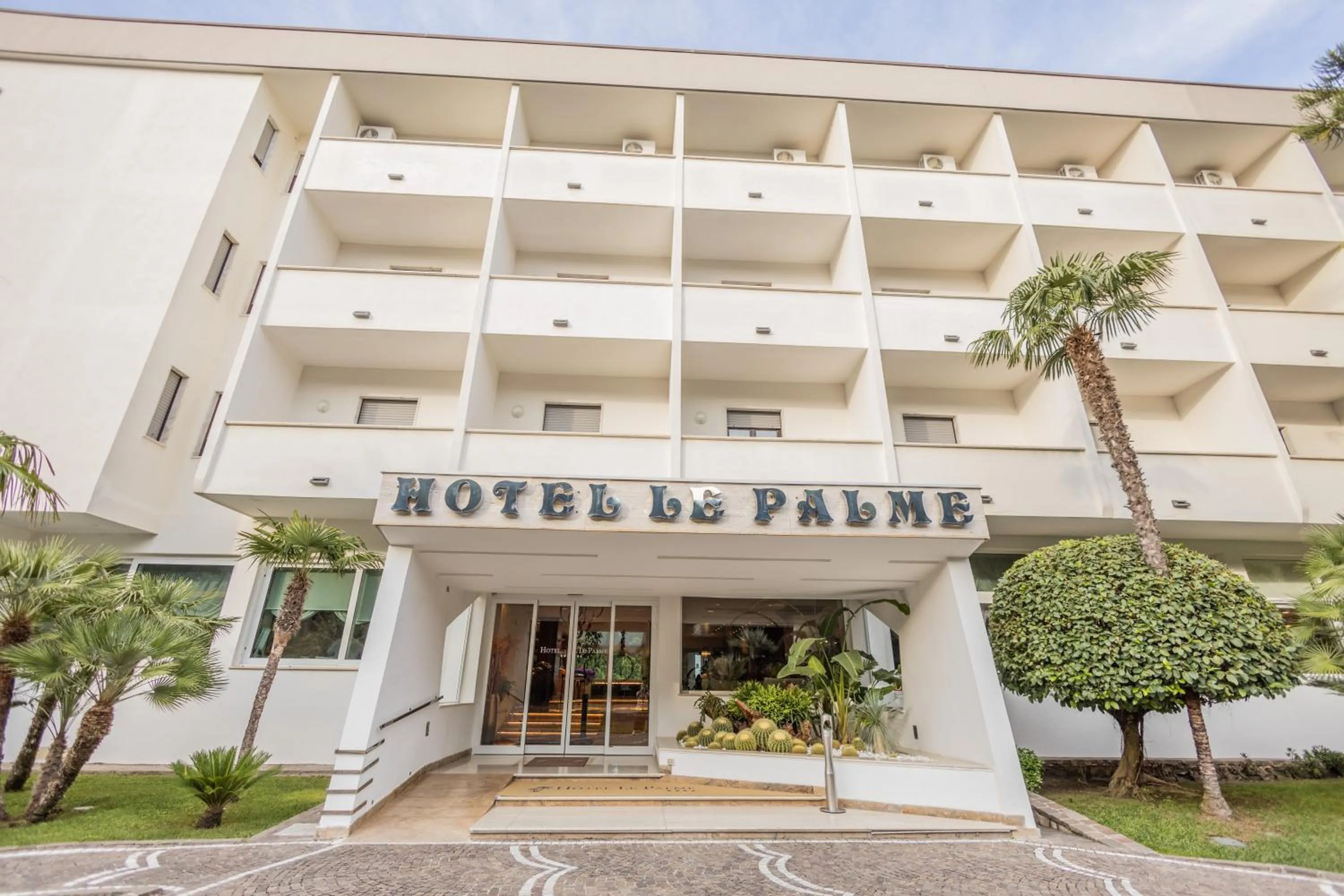 Property building in Hotel Le Palme