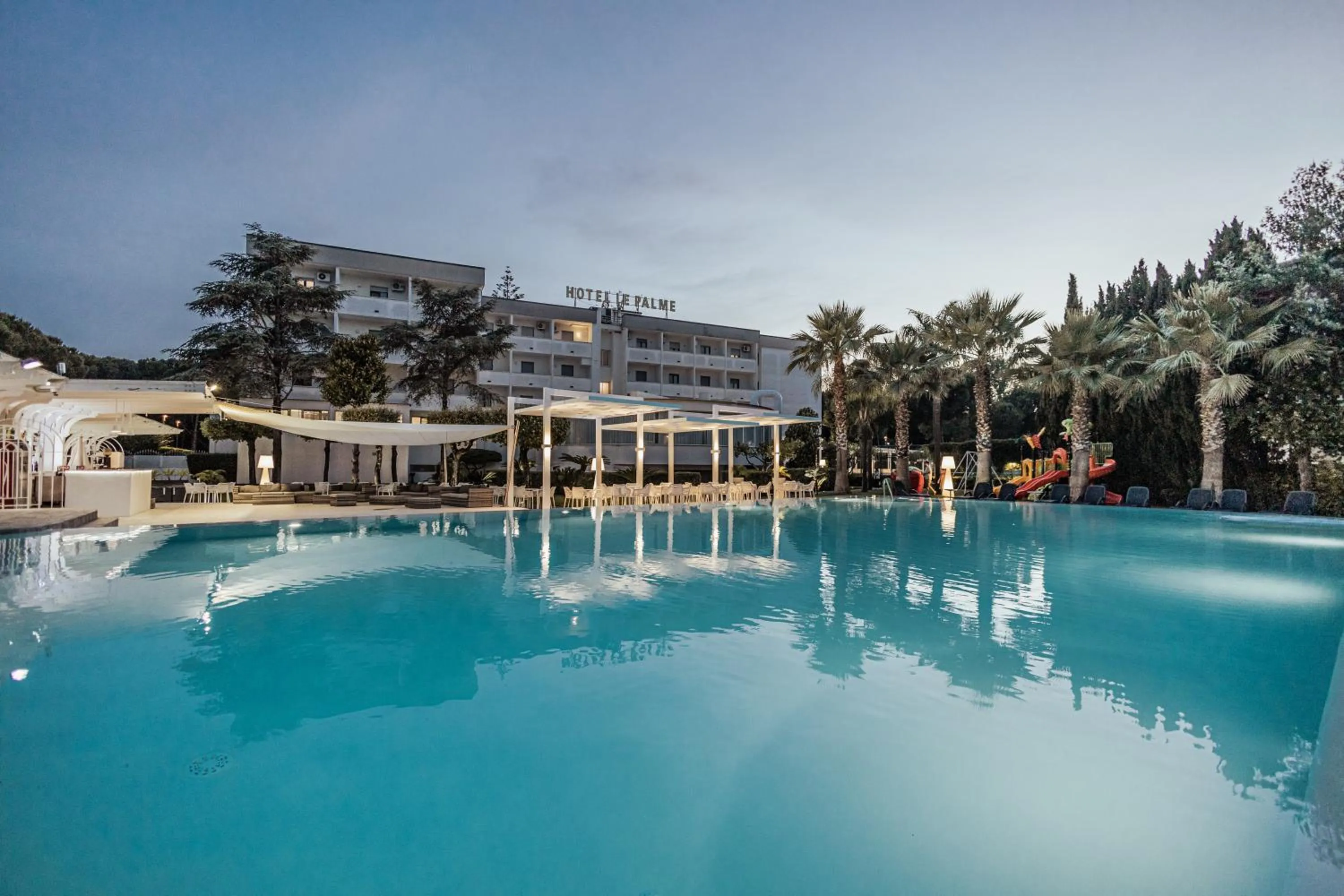 Swimming pool in Hotel Le Palme