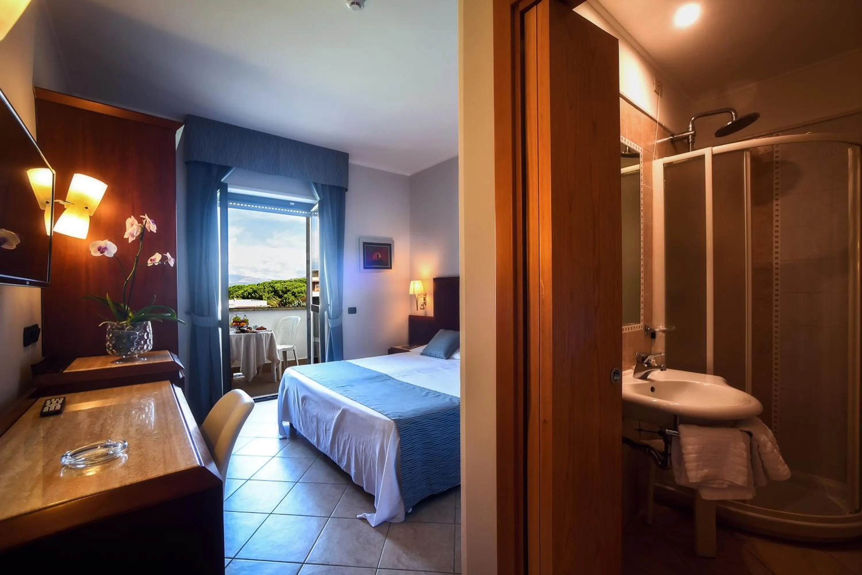 Photo of the whole room, Bed in Hotel Le Palme