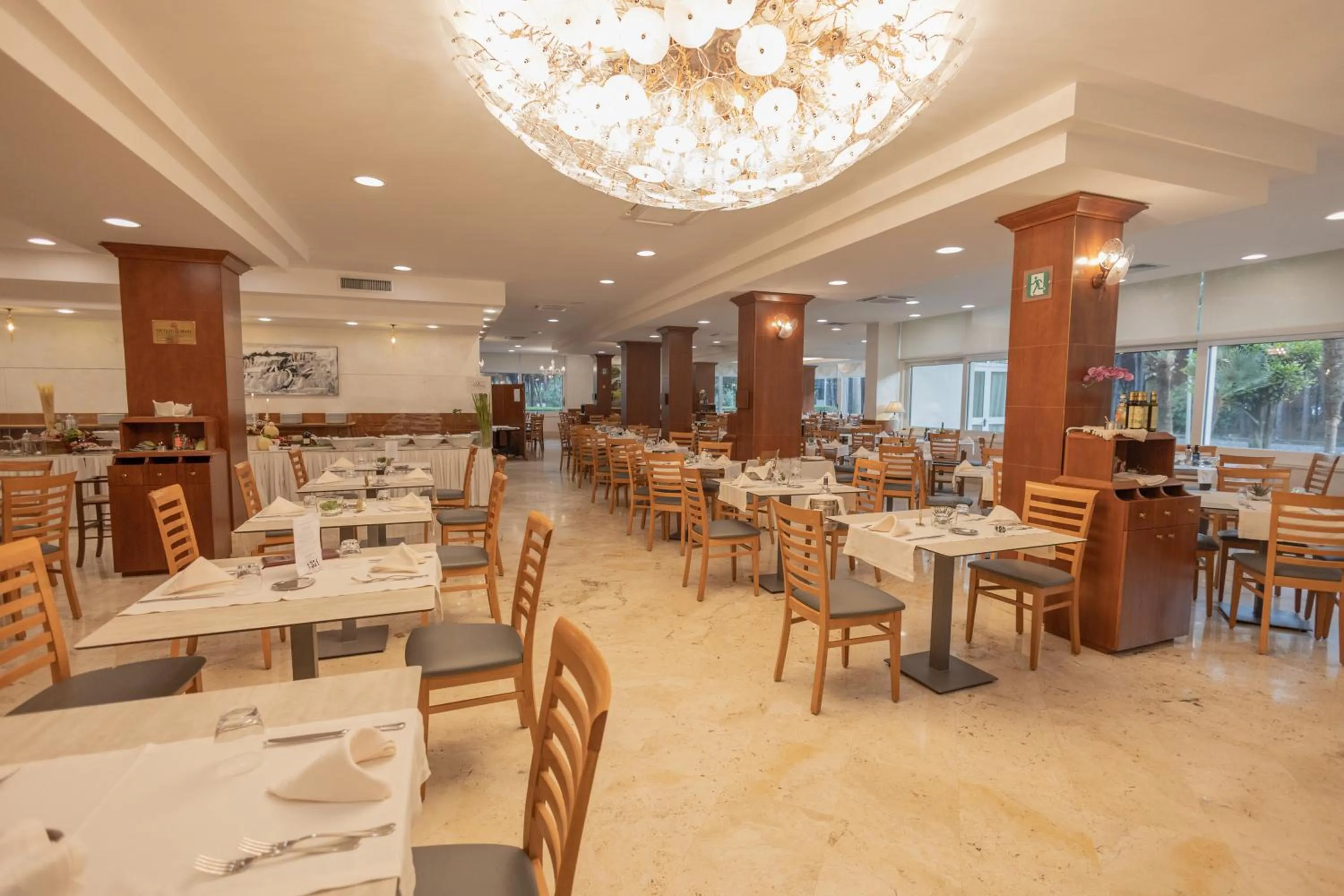 Restaurant/places to eat in Hotel Le Palme