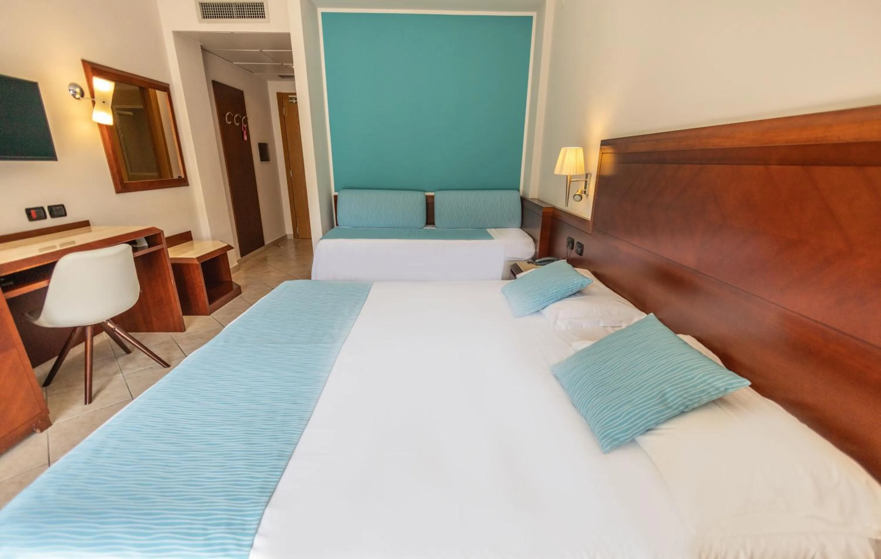 Photo of the whole room, Bed in Hotel Le Palme