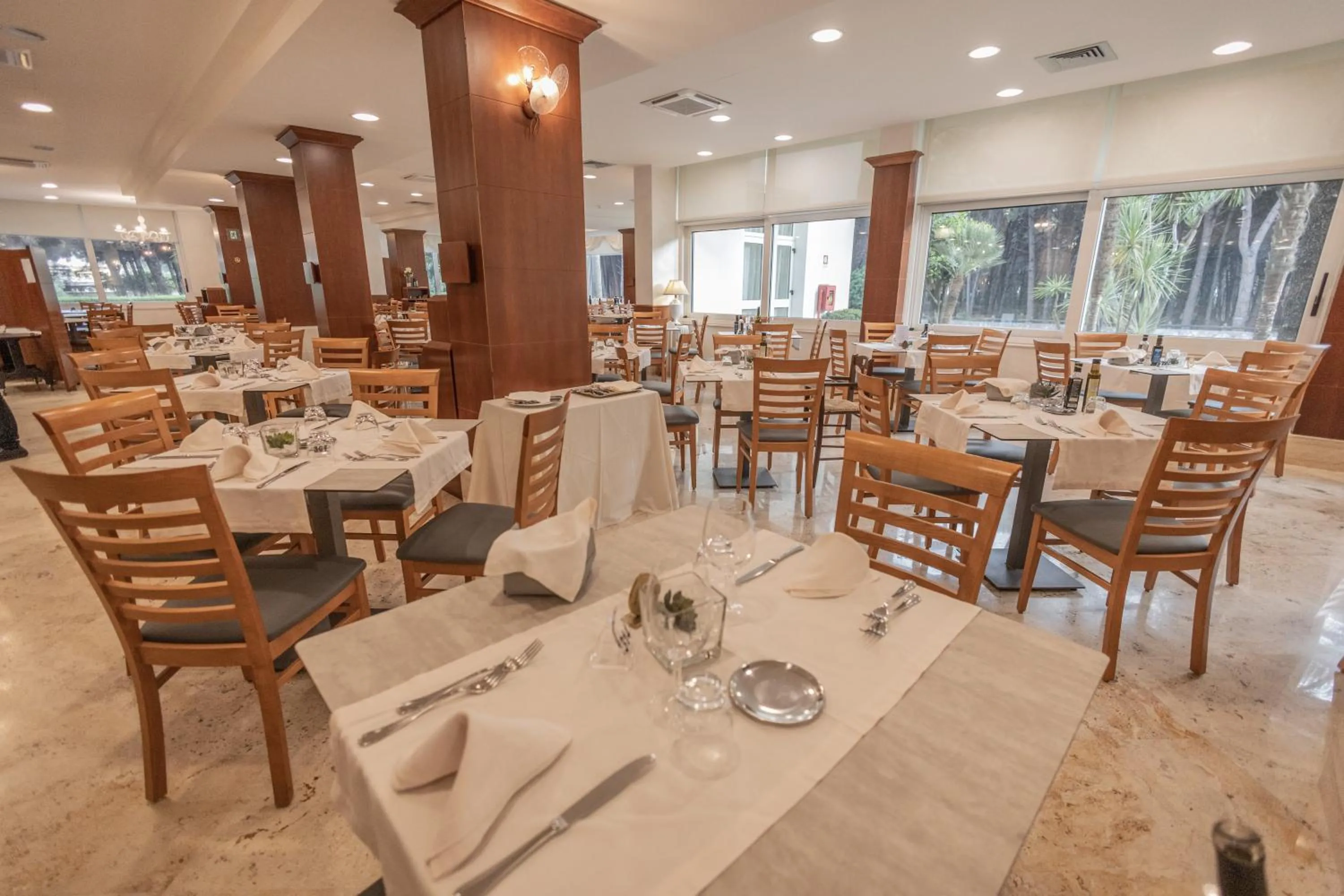 Restaurant/places to eat in Hotel Le Palme