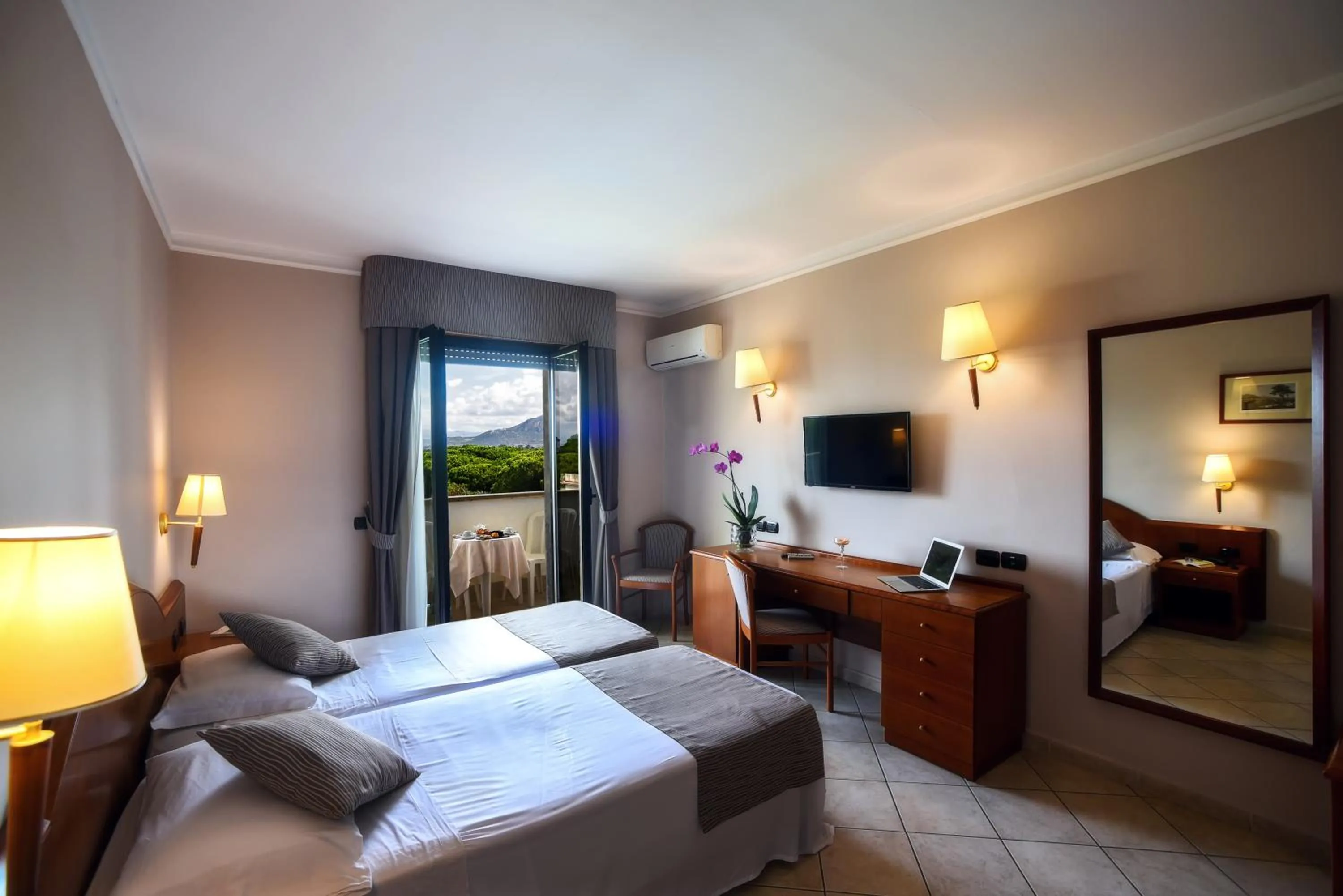 Bed in Hotel Le Palme