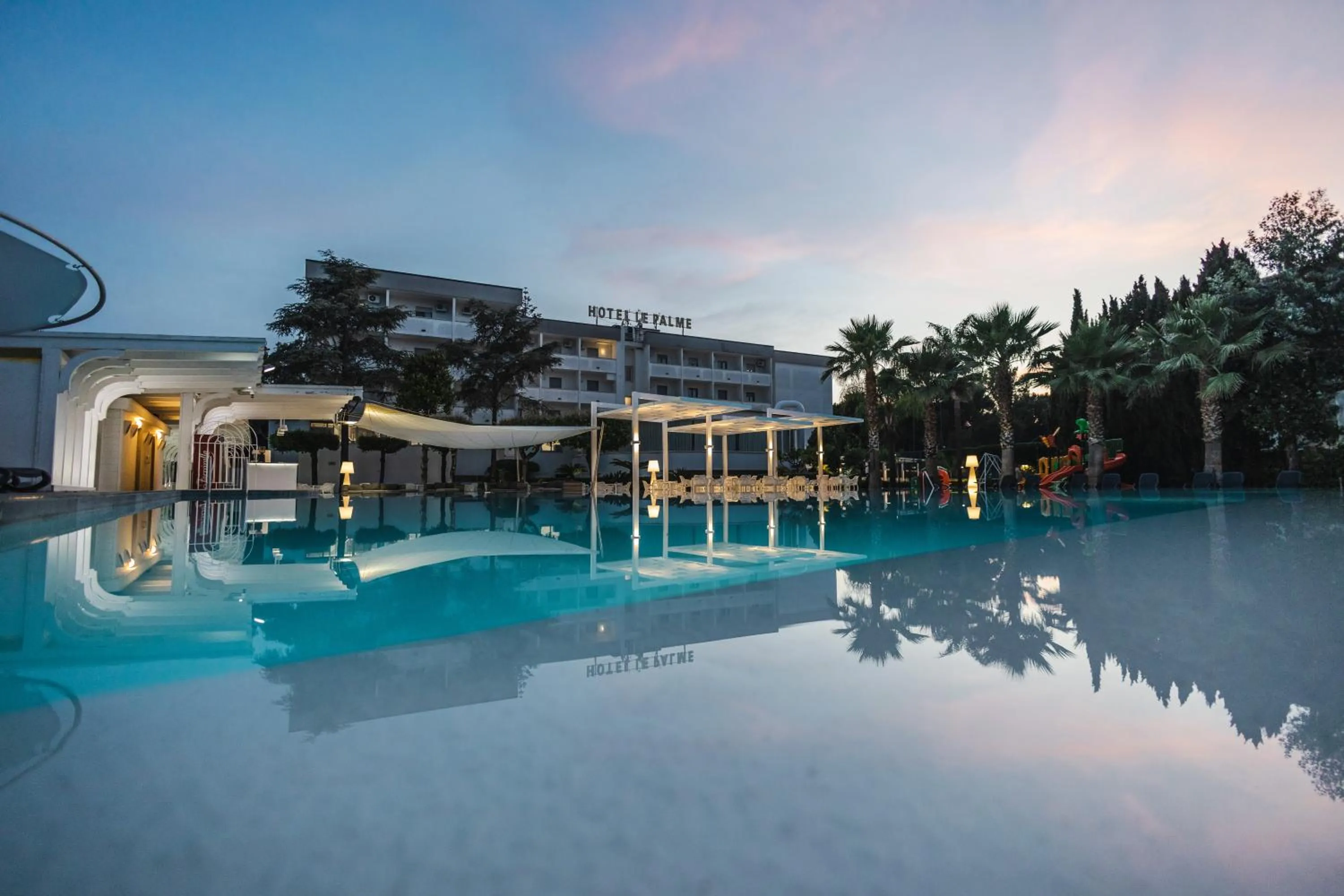 Swimming pool in Hotel Le Palme