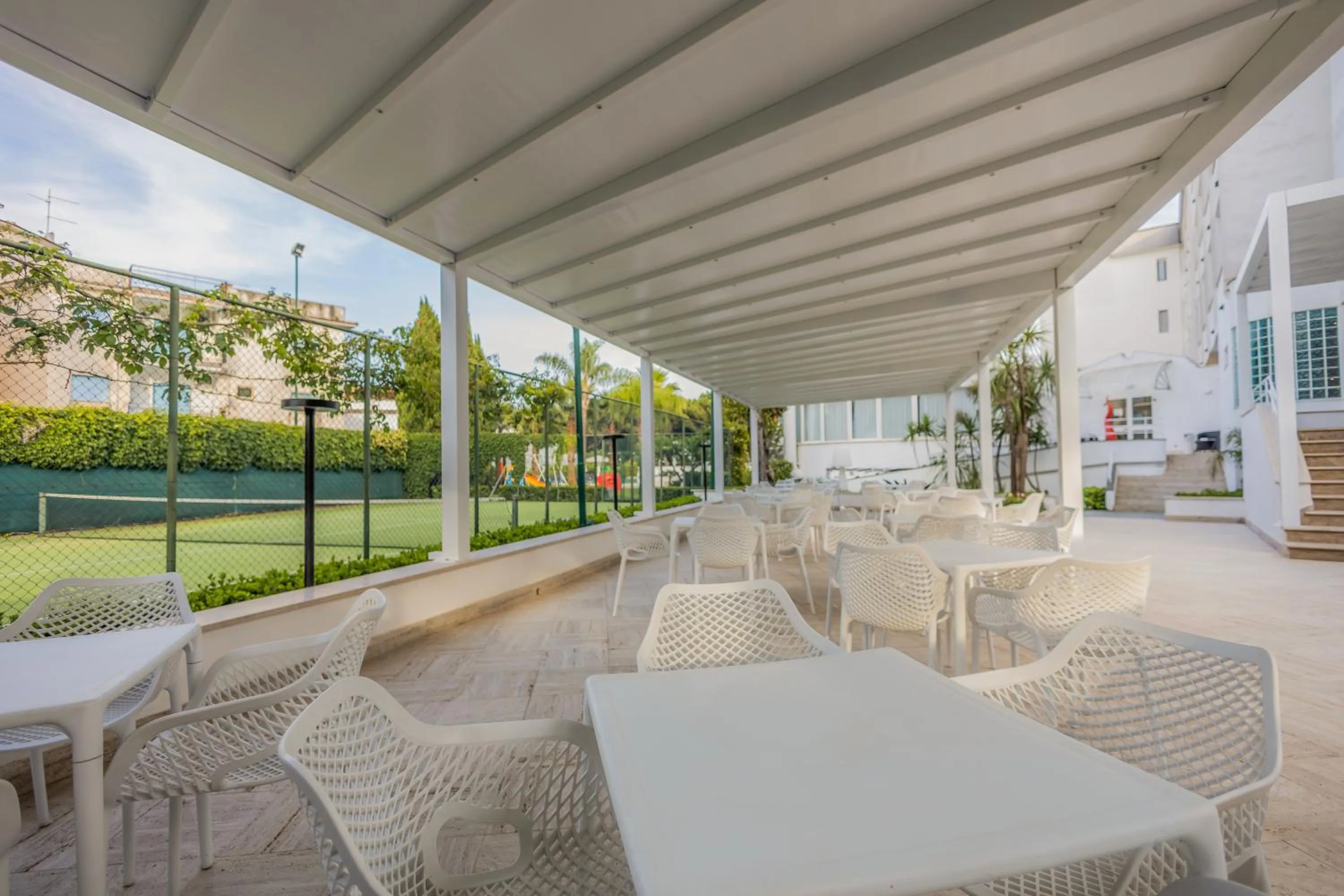 Tennis court in Hotel Le Palme
