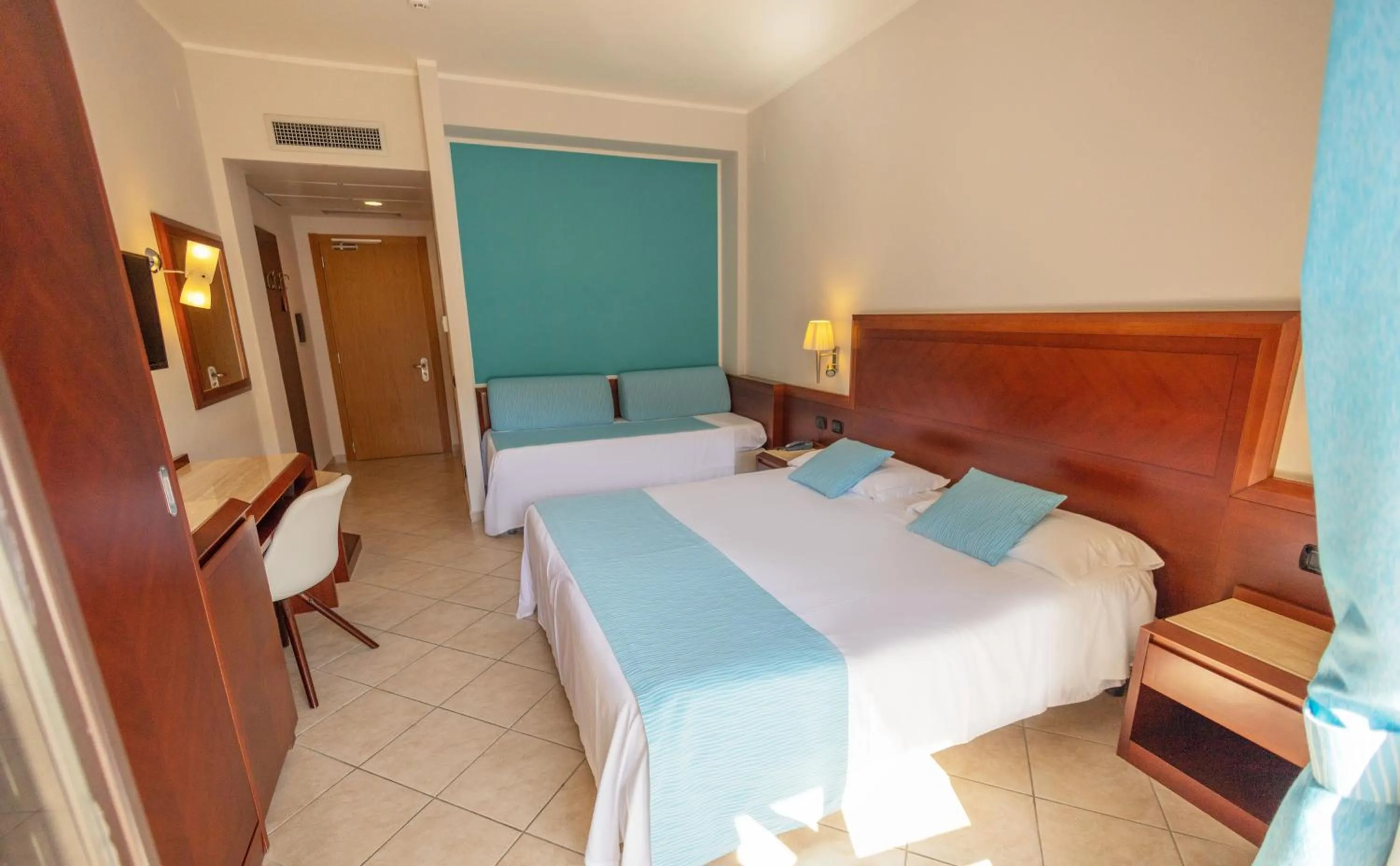 Photo of the whole room, Bed in Hotel Le Palme