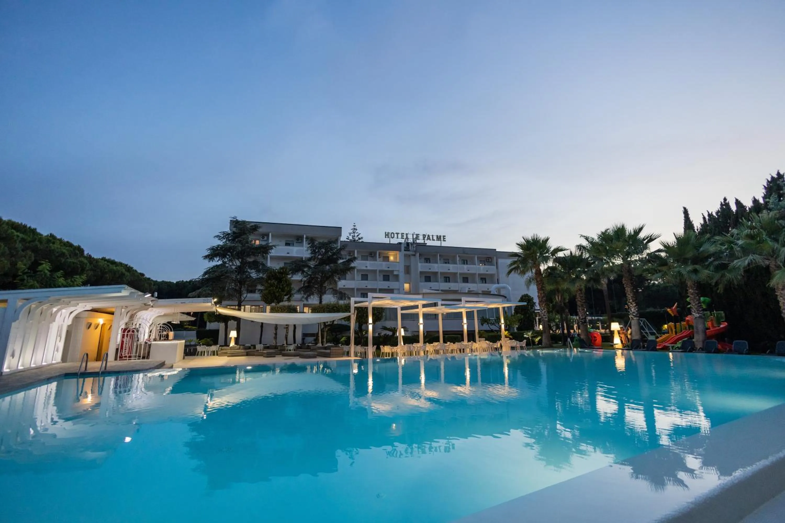 Swimming pool in Hotel Le Palme