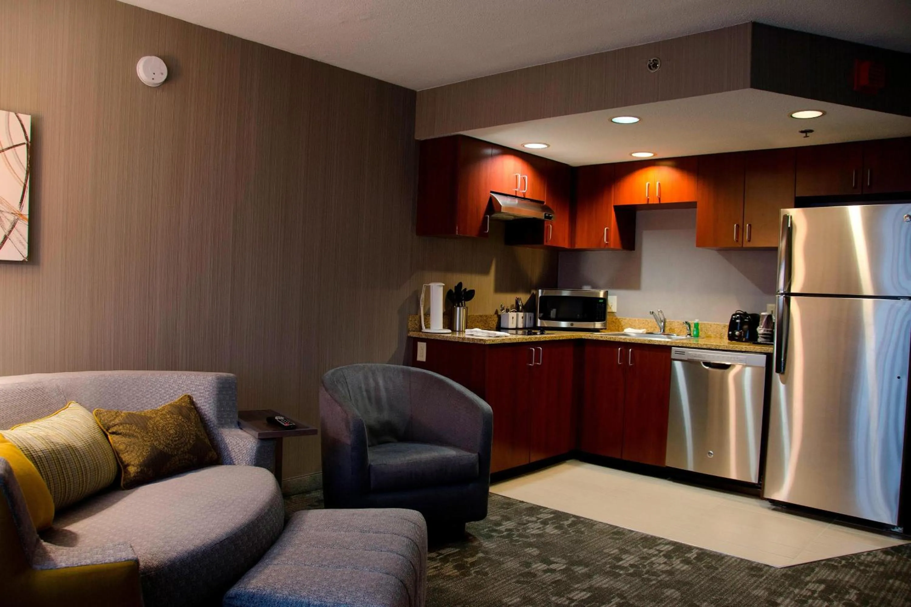 Kitchen or kitchenette in Courtyard Waterbury Downtown